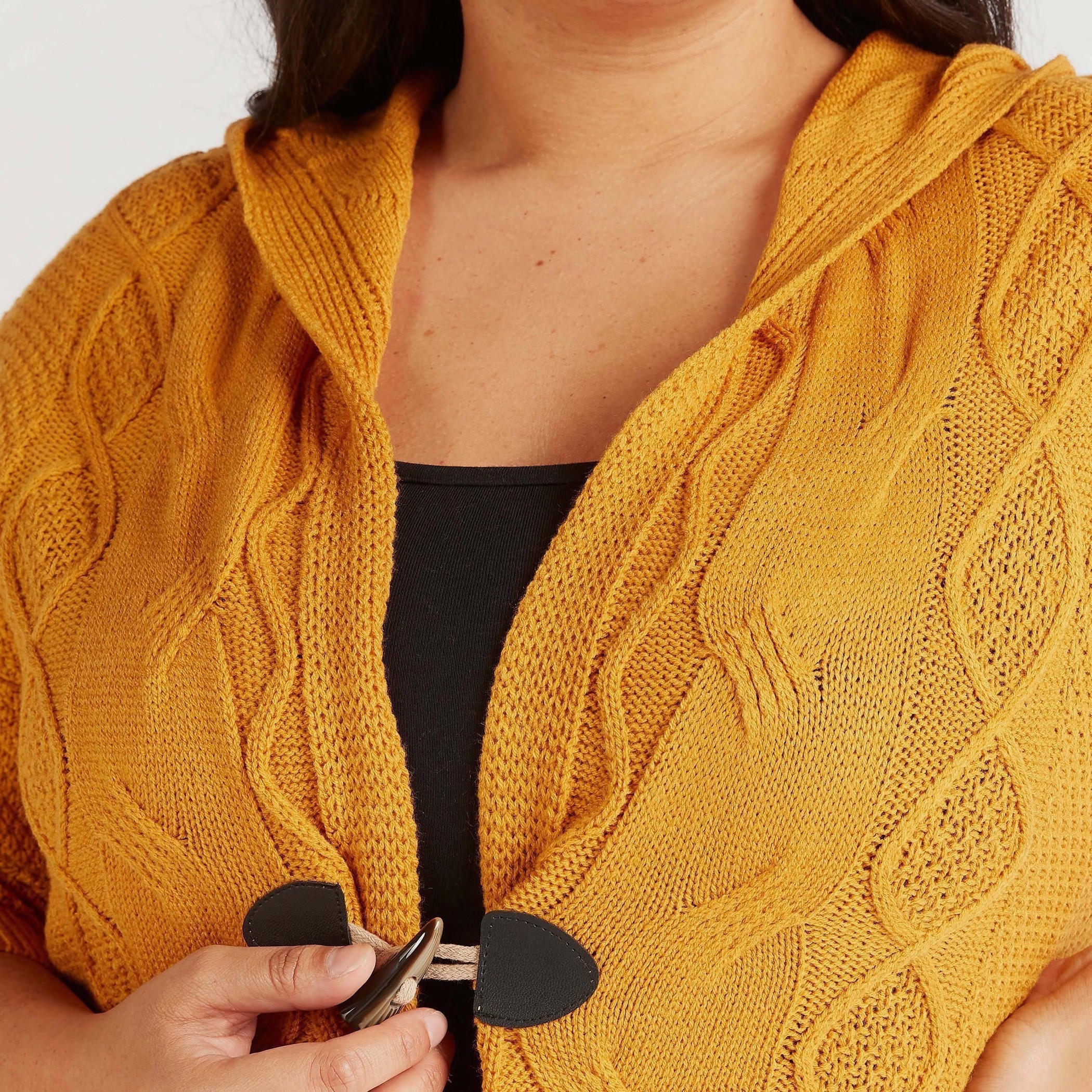 كارديجان بغرز متداخلة وقبّعة وأربطة متداخلة-women-winterwear-cardigansandjumpers-cardigans-image-3