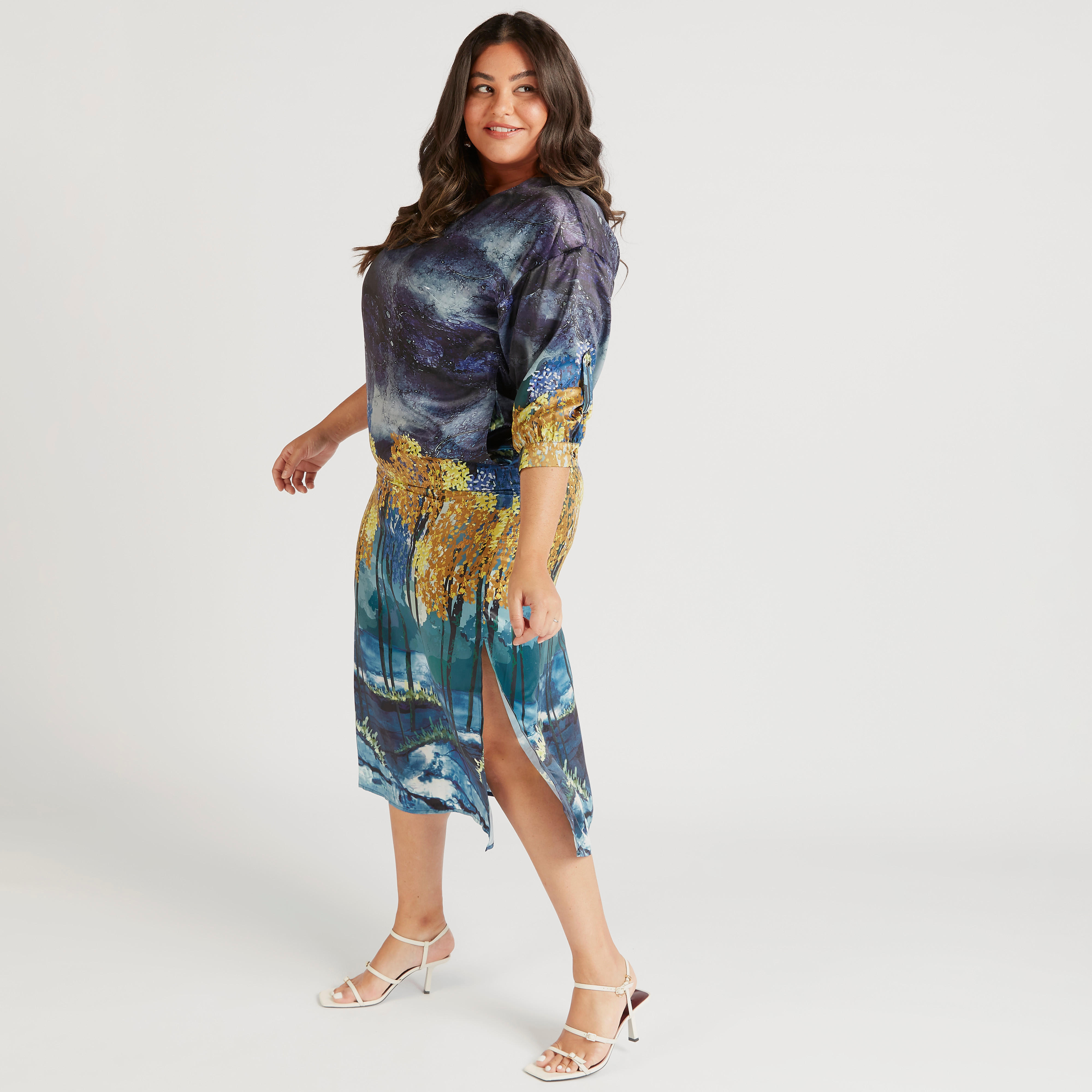 فستان إيه لاين ميدي بطبعات وياقة v وفتحة جانبيّة-women-clothing-dresses-image-1
