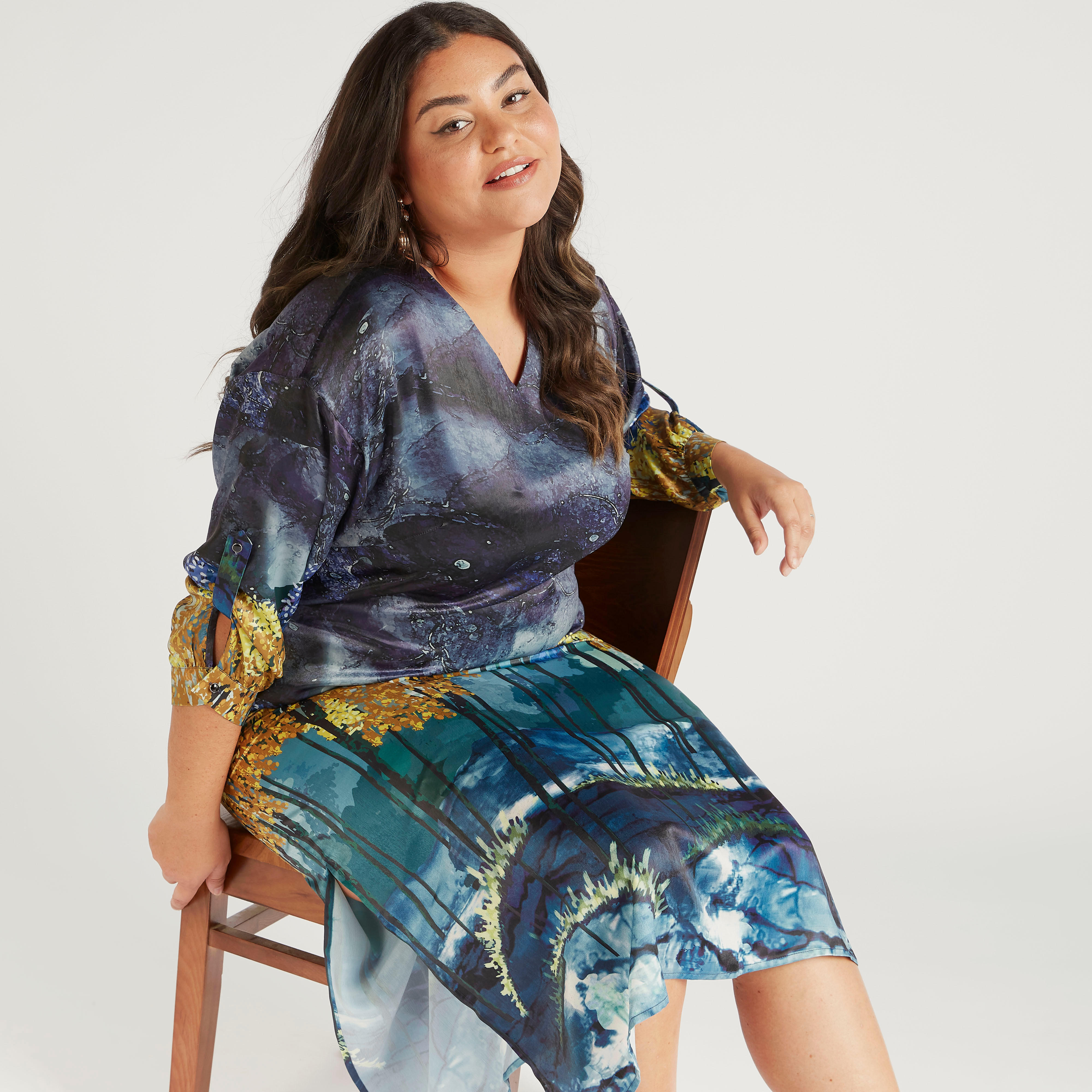 فستان إيه لاين ميدي بطبعات وياقة v وفتحة جانبيّة-women-clothing-dresses-image-2