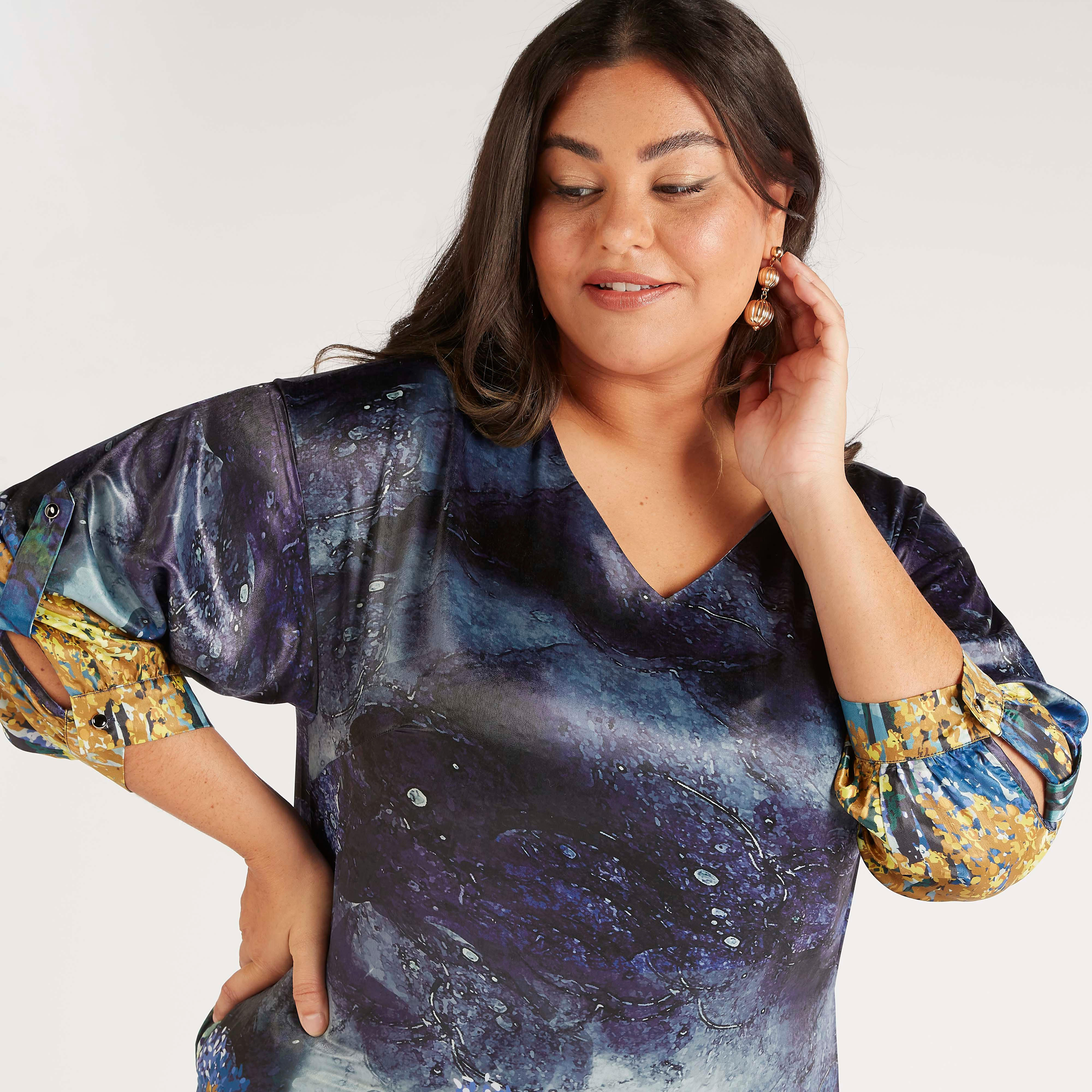 فستان إيه لاين ميدي بطبعات وياقة v وفتحة جانبيّة-women-clothing-dresses-image-3