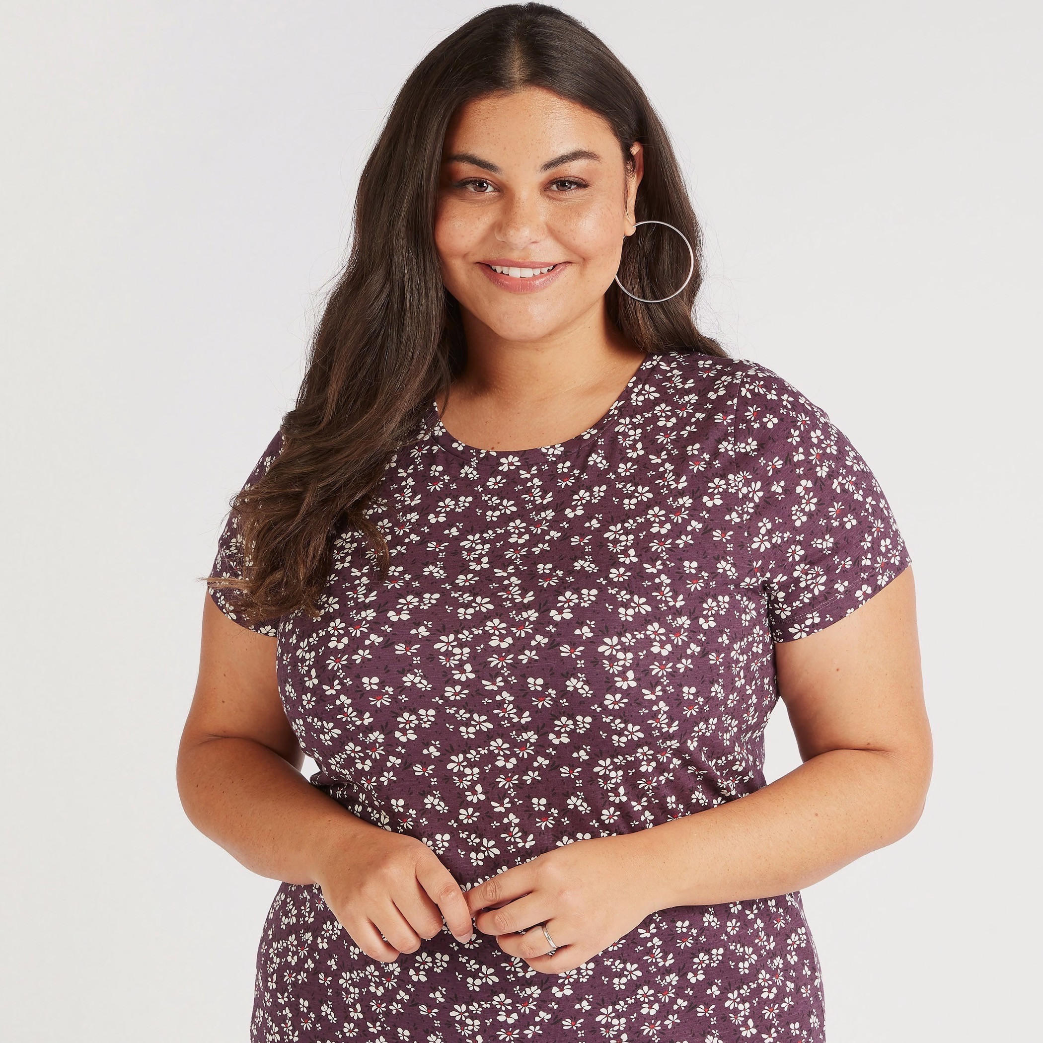 تيشيرت بياقة مستديرة وأكمام قصيرة وطبعات أزهار-women-clothing-tshirts-image-1