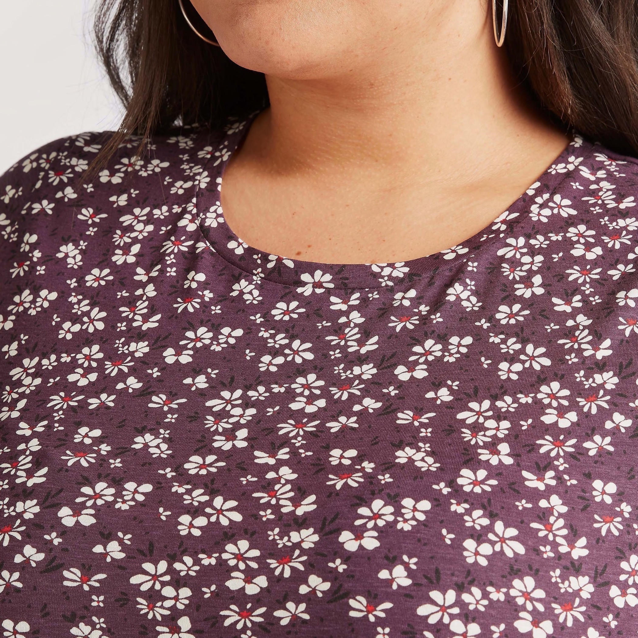 تيشيرت بياقة مستديرة وأكمام قصيرة وطبعات أزهار-women-clothing-tshirts-image-3