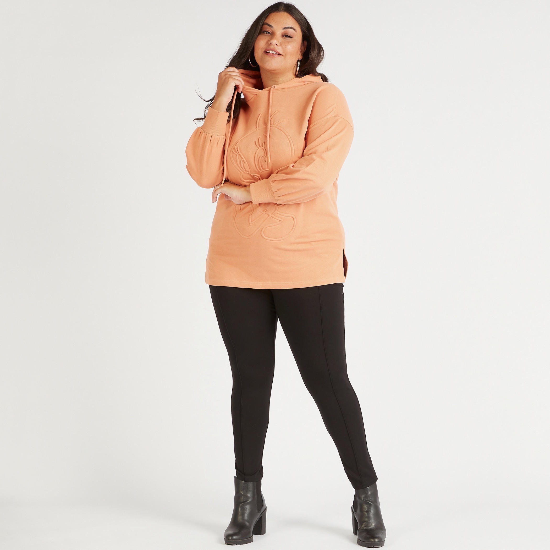 سويت شيرت بقبعة ونقوش تويتي وأكمام طويلة-women-winterwear-hoodiesandsweatshirts-sweatshirts-image-2
