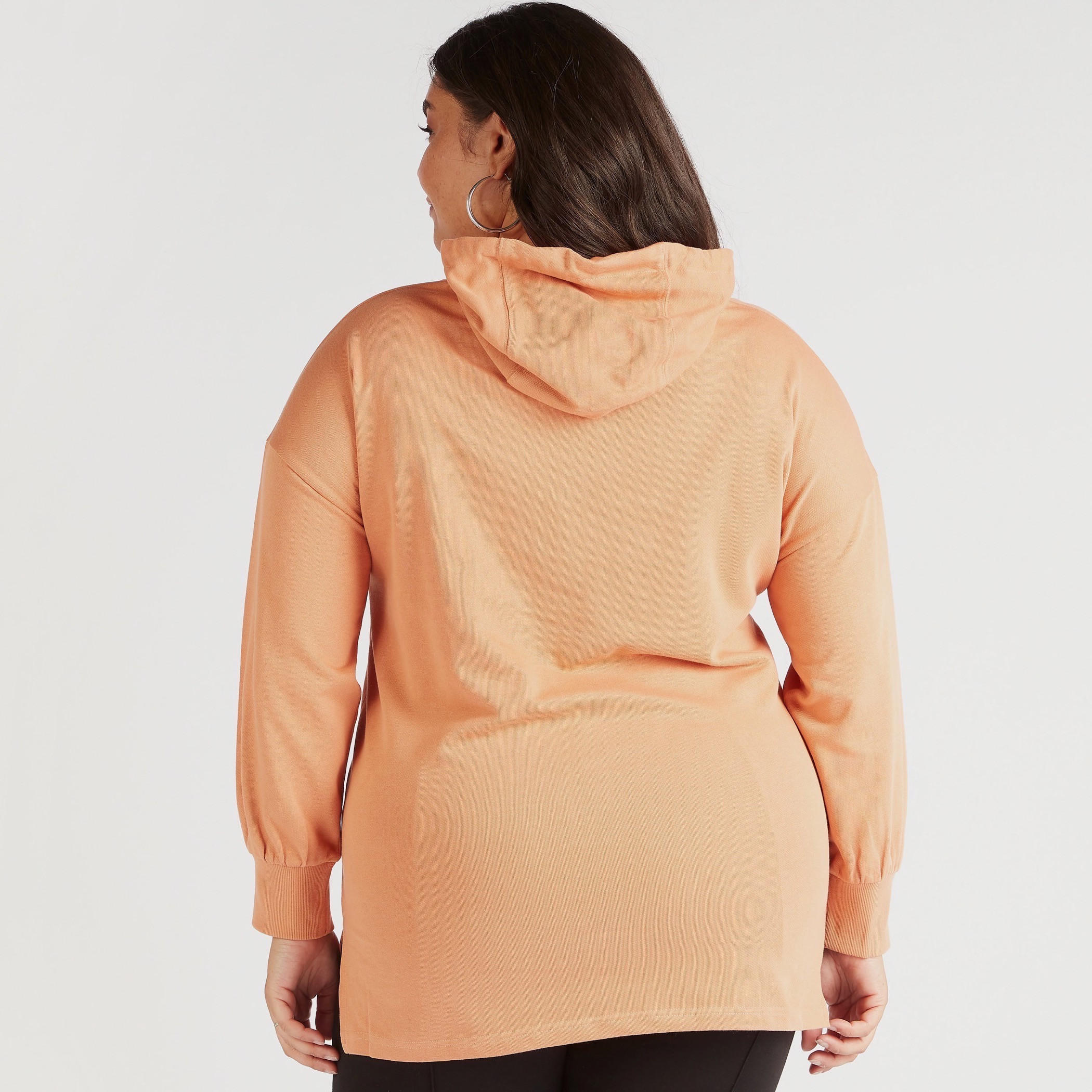 سويت شيرت بقبعة ونقوش تويتي وأكمام طويلة-women-winterwear-hoodiesandsweatshirts-sweatshirts-image-4