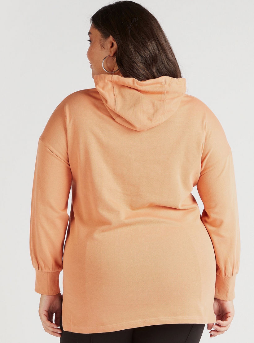 سويت شيرت بقبعة ونقوش تويتي وأكمام طويلة-women-winterwear-hoodiesandsweatshirts-sweatshirts-image-4