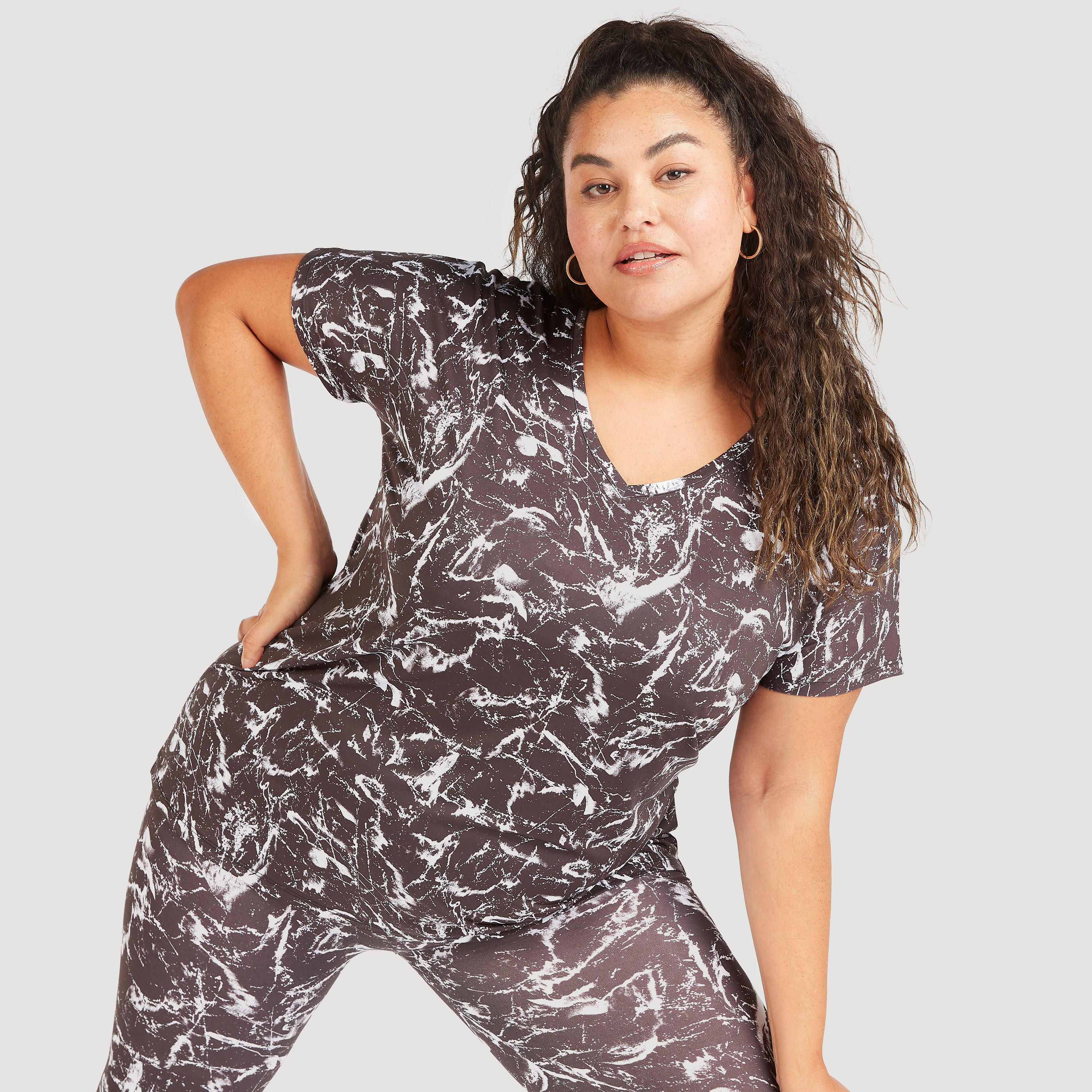تيشيرت بياقة v وطبعات وأكمام قصيرة-women-clothing-tshirts-image-6