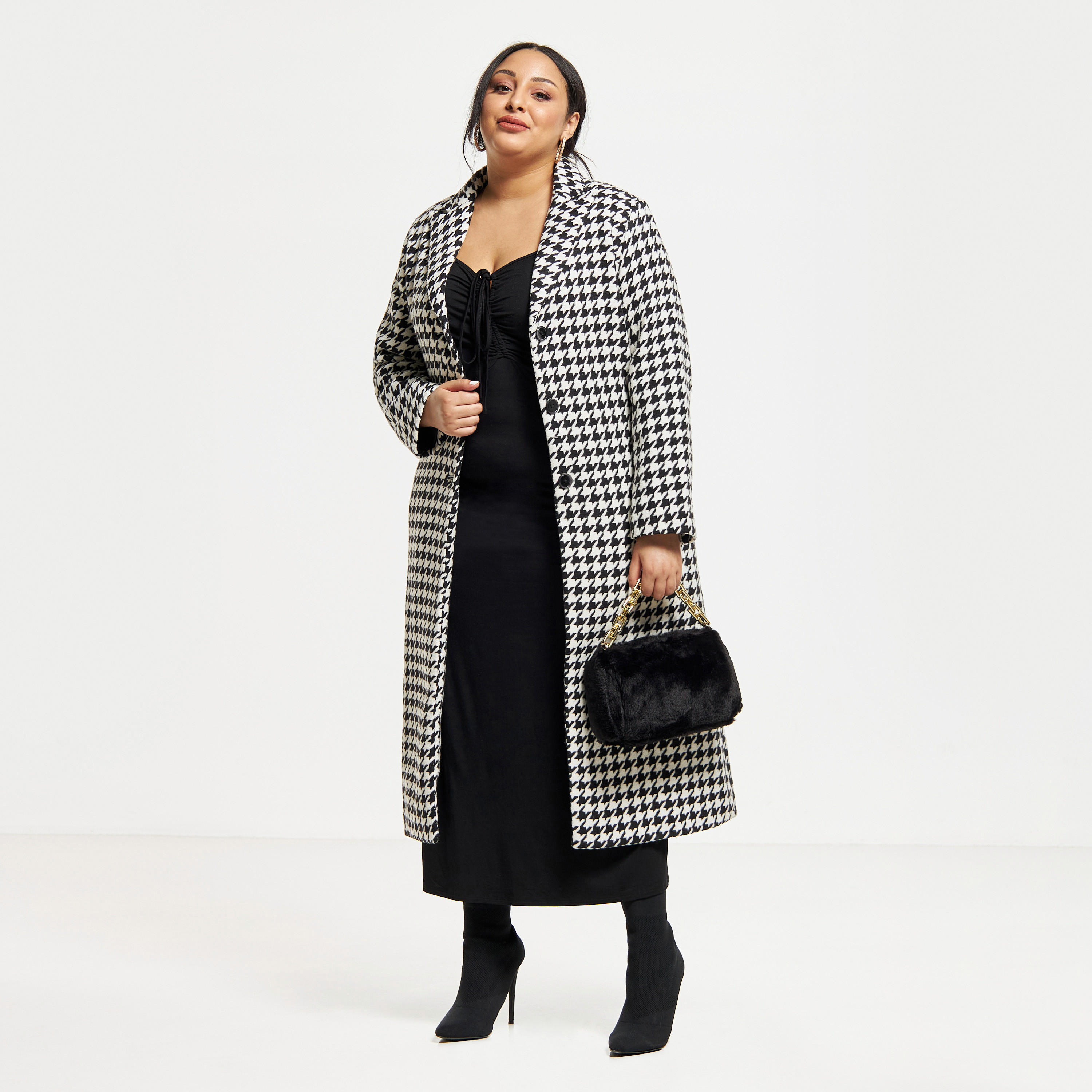 معطف خفيف بياقة مطوية وجيوب وطبعات أبيض وأسود-women-clothing-coatsandjackets-coats-image-2