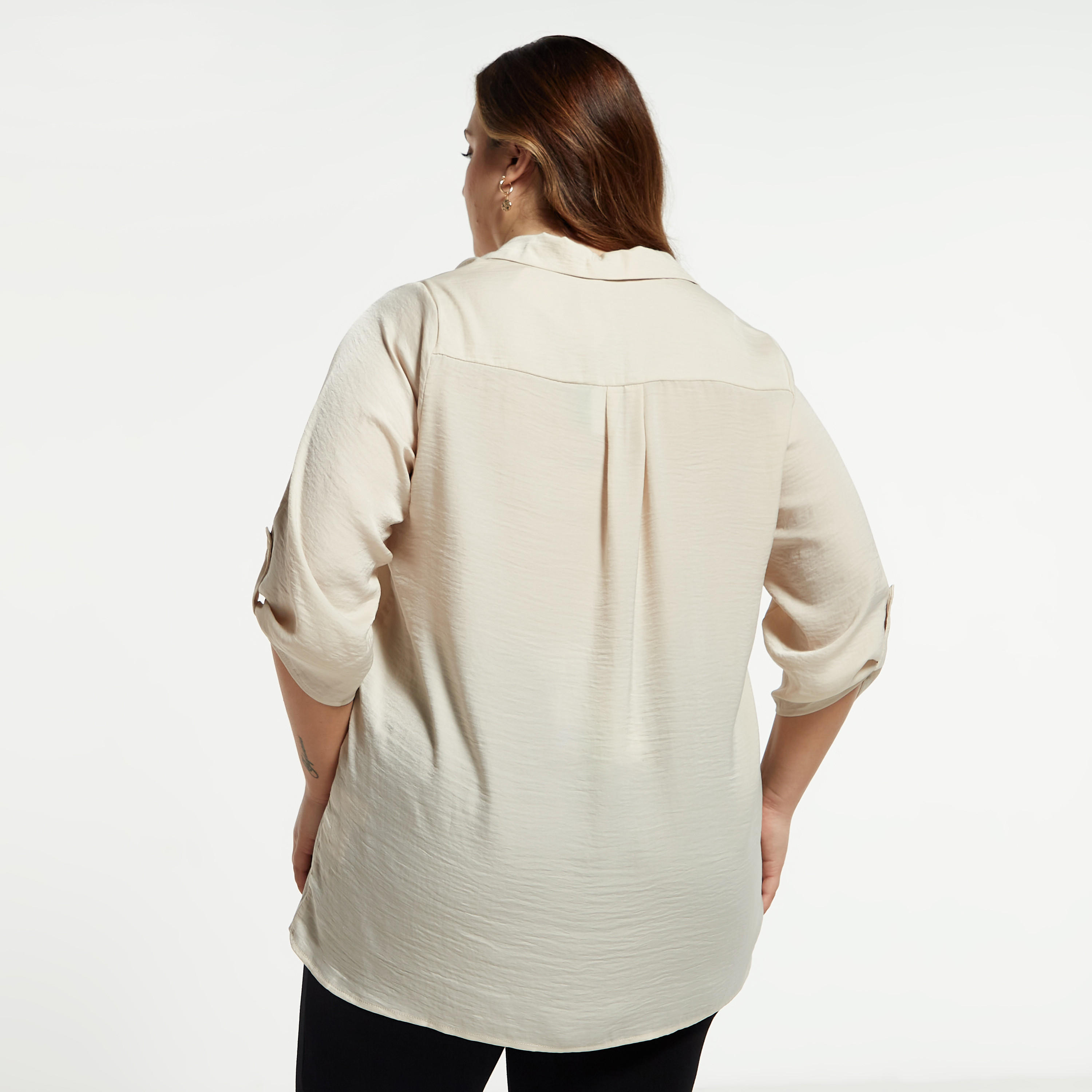 بلوزة مقاس كبير سادة بياقة عادية وأكمام ملفوفة للأعلى-women-clothing-shirtsandblouses-blouses-image-11