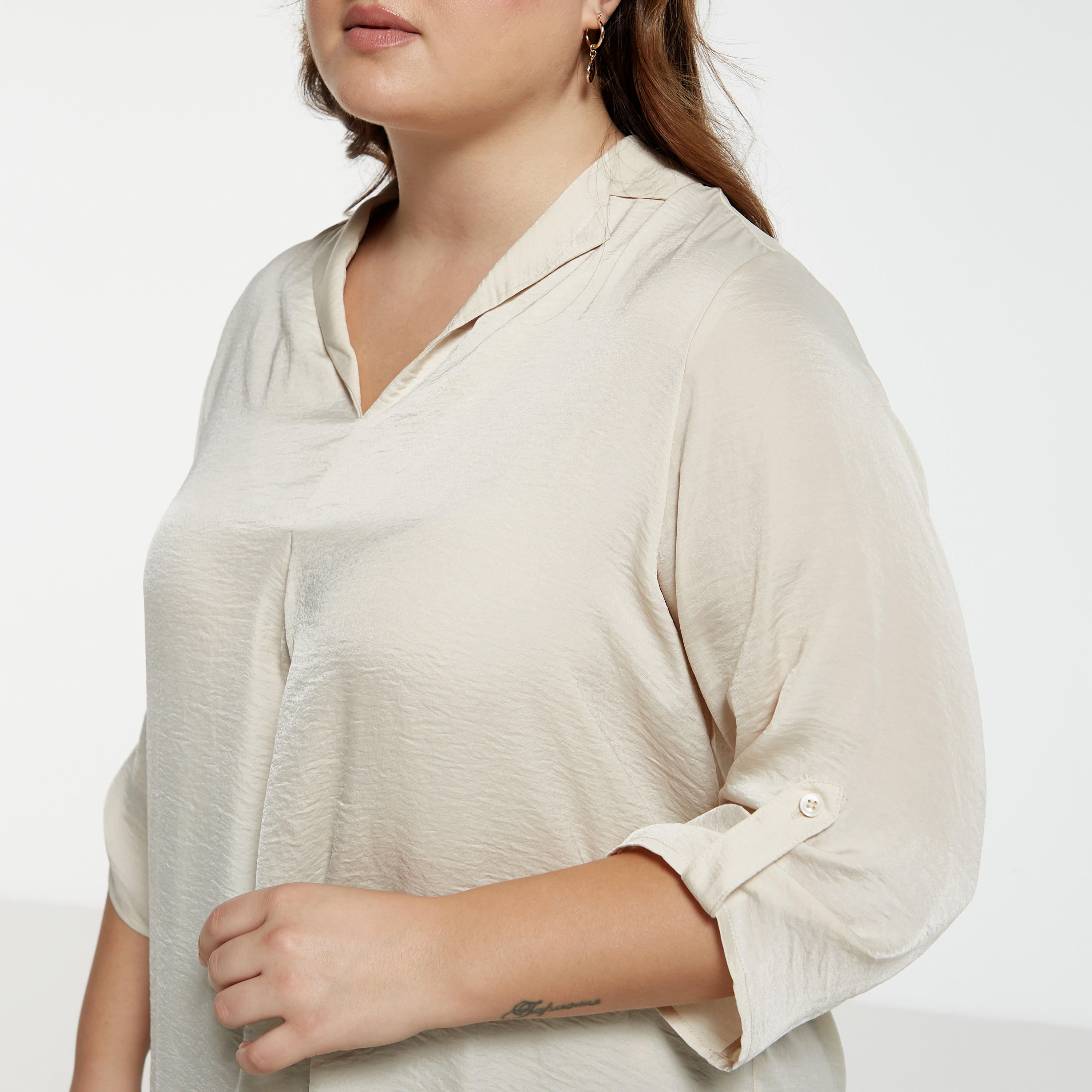 بلوزة مقاس كبير سادة بياقة عادية وأكمام ملفوفة للأعلى-women-clothing-shirtsandblouses-blouses-image-12