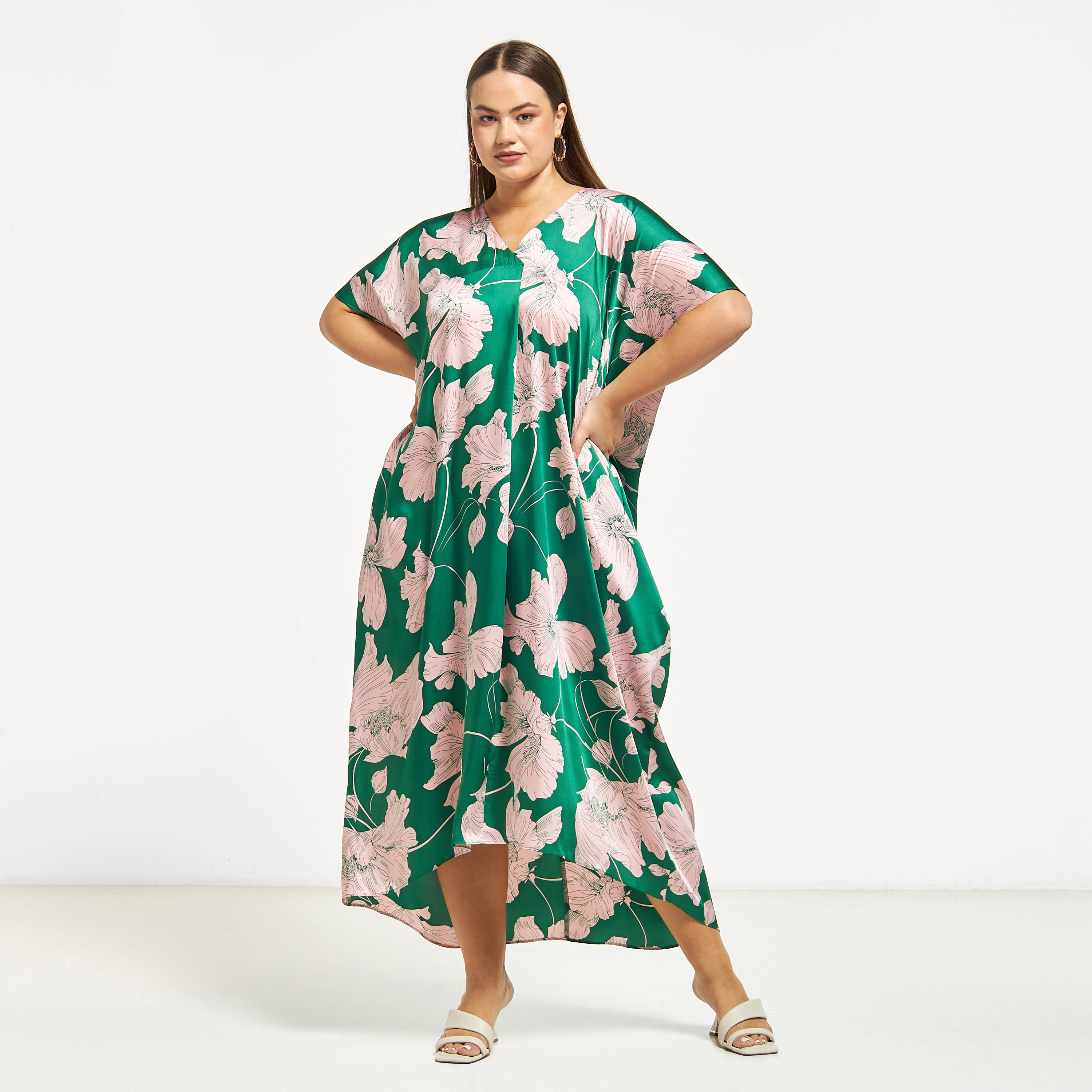 قفطان مقاس كبير بياقة V وجيوب وطبعات زهرية-women-clothing-dresses-image-1