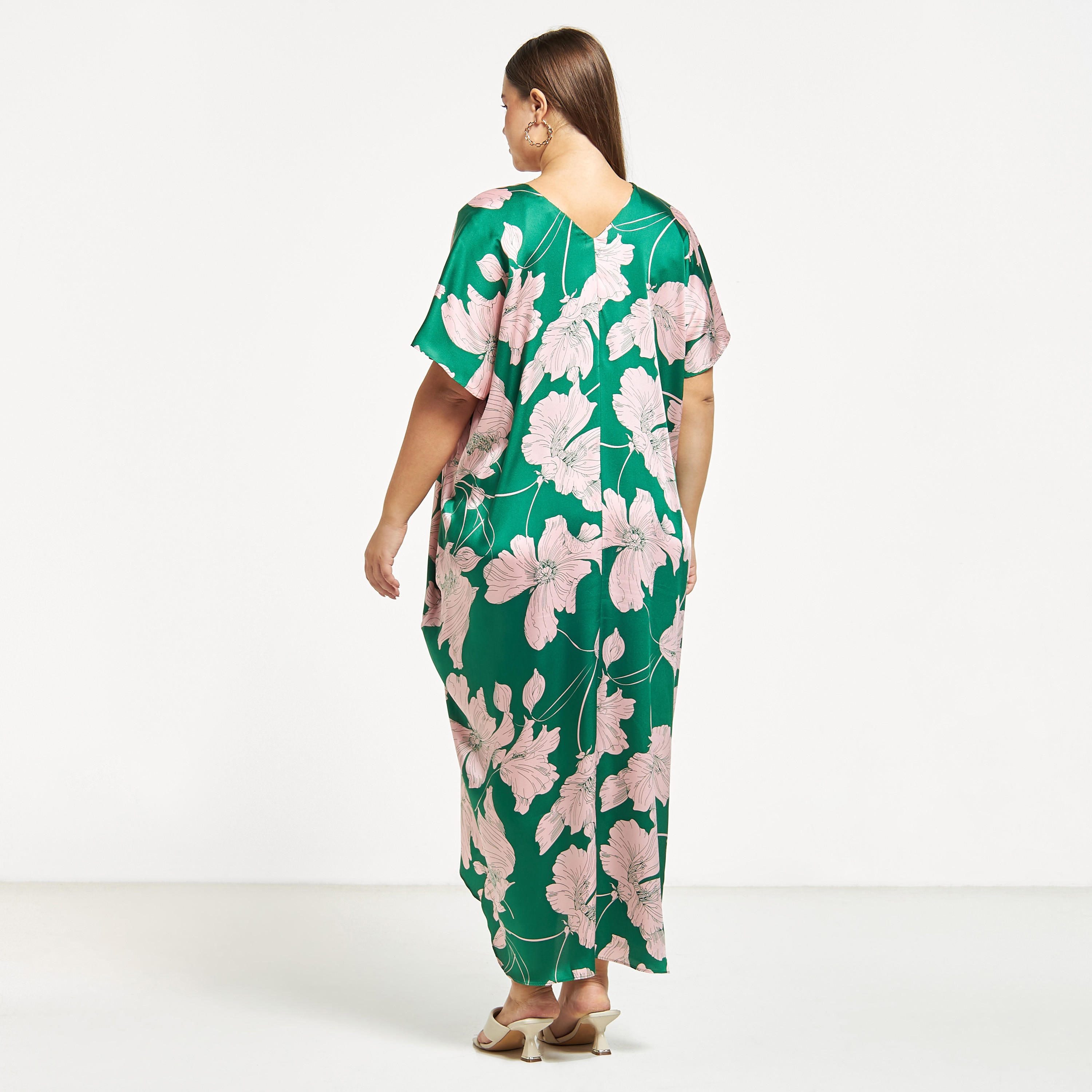 قفطان مقاس كبير بياقة V وجيوب وطبعات زهرية-women-clothing-dresses-image-3