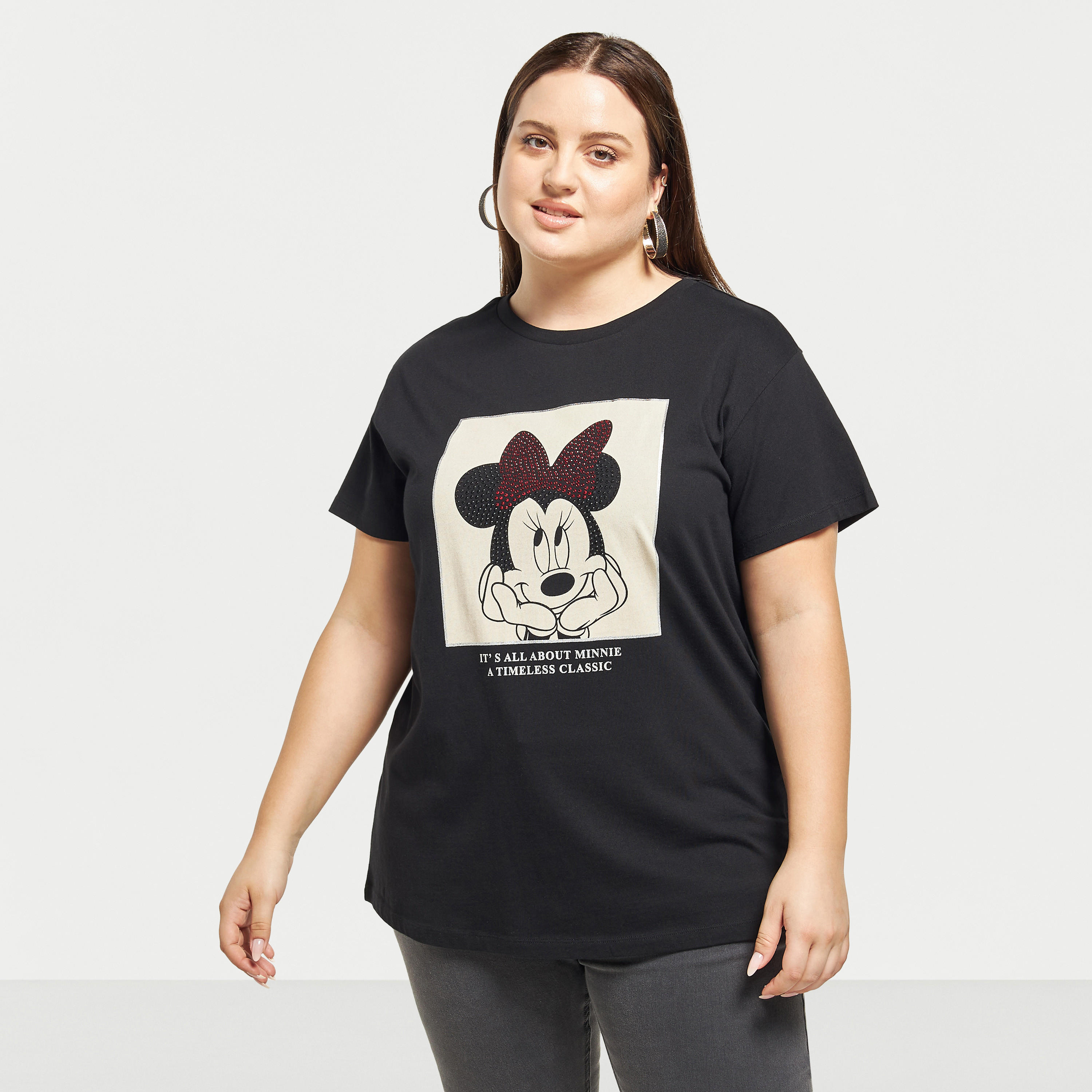 تيشيرت مقاس كبير بياقة ضيّقة وتفاصيل ترتر وطبعات ميني ماوس-women-clothing-tshirts-image-1