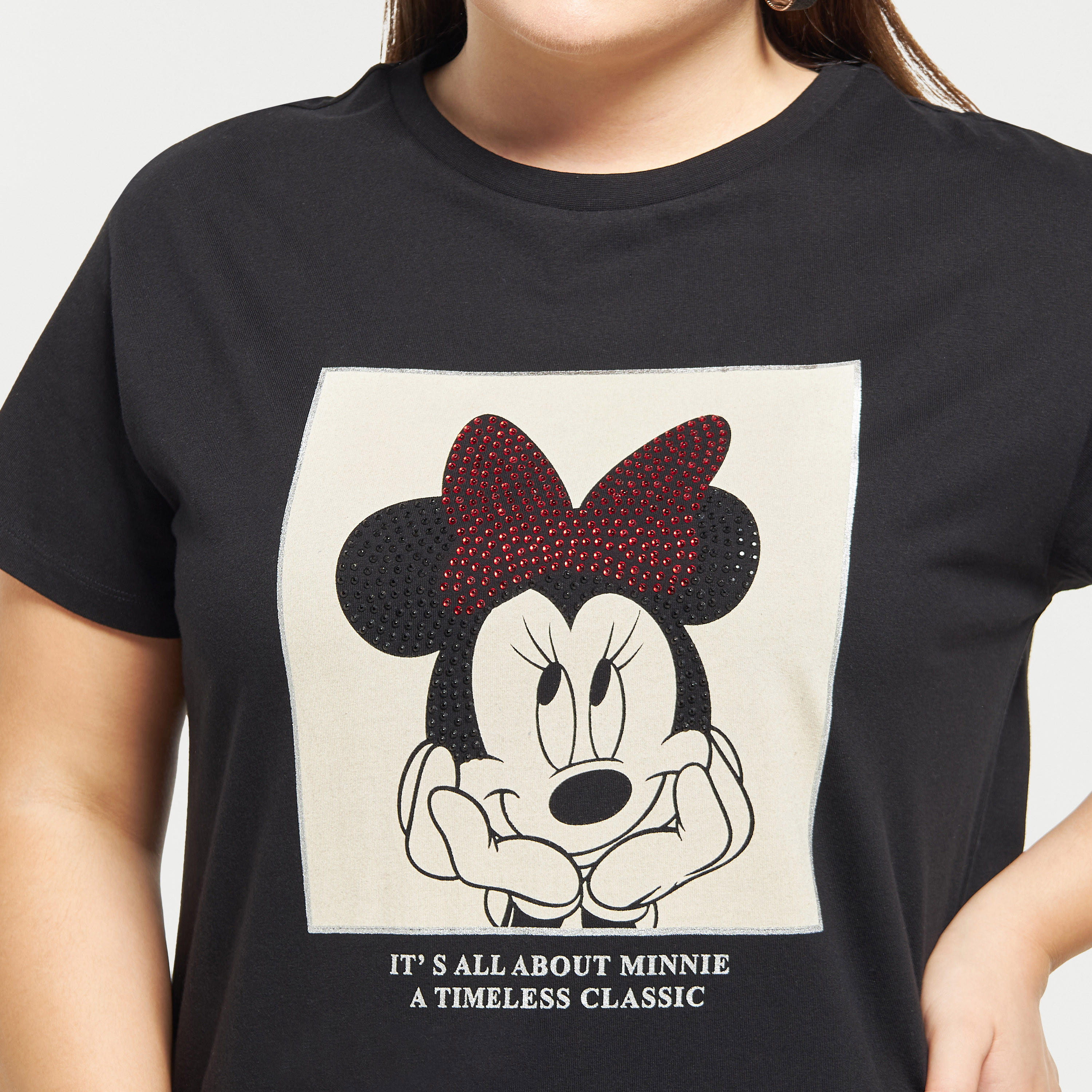 تيشيرت مقاس كبير بياقة ضيّقة وتفاصيل ترتر وطبعات ميني ماوس-women-clothing-tshirts-image-4