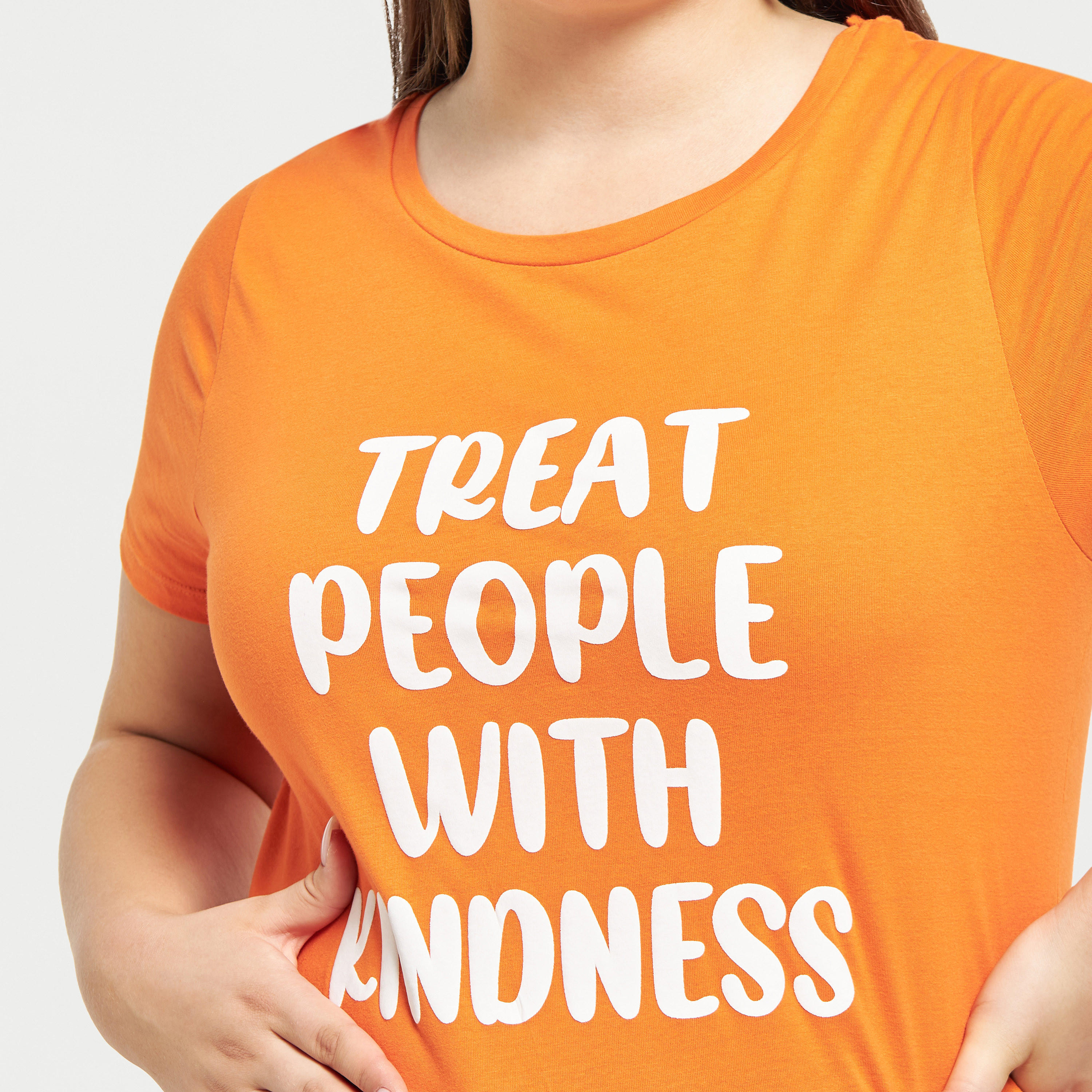 تيشيرت مقاس كبير بياقة مستديرة وأكمام قصيرة وطبعات-women-clothing-tshirts-image-4