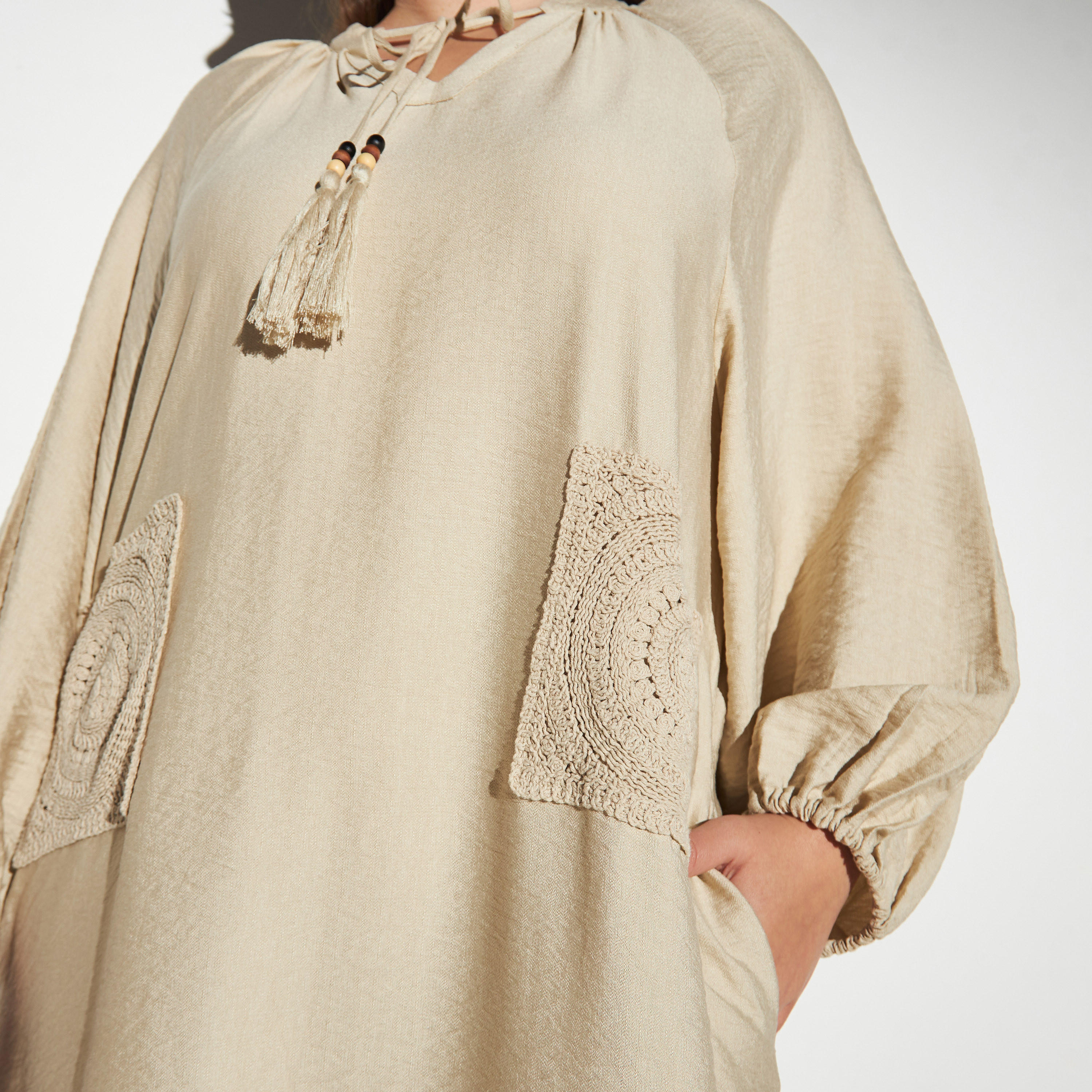 فستان مقاس كبير بتفاصيل كروشيه وأربطة وجيوب-women-clothing-dresses-image-3