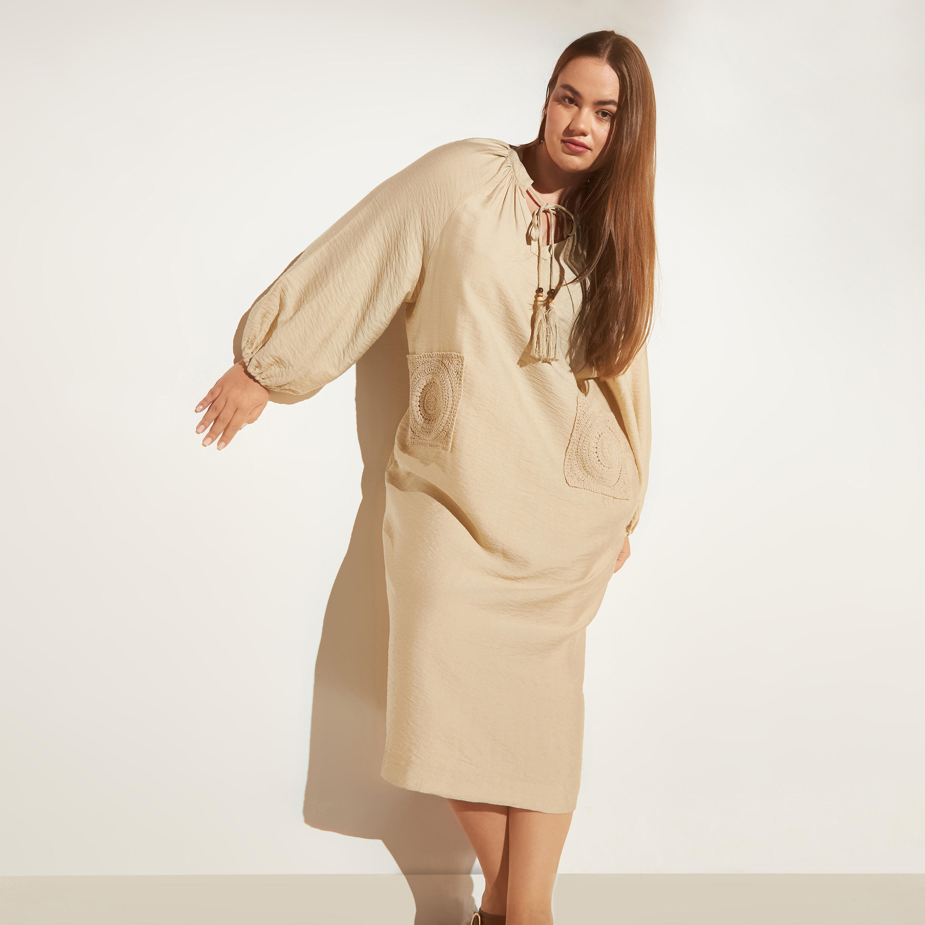 فستان مقاس كبير بتفاصيل كروشيه وأربطة وجيوب-women-clothing-dresses-image-4