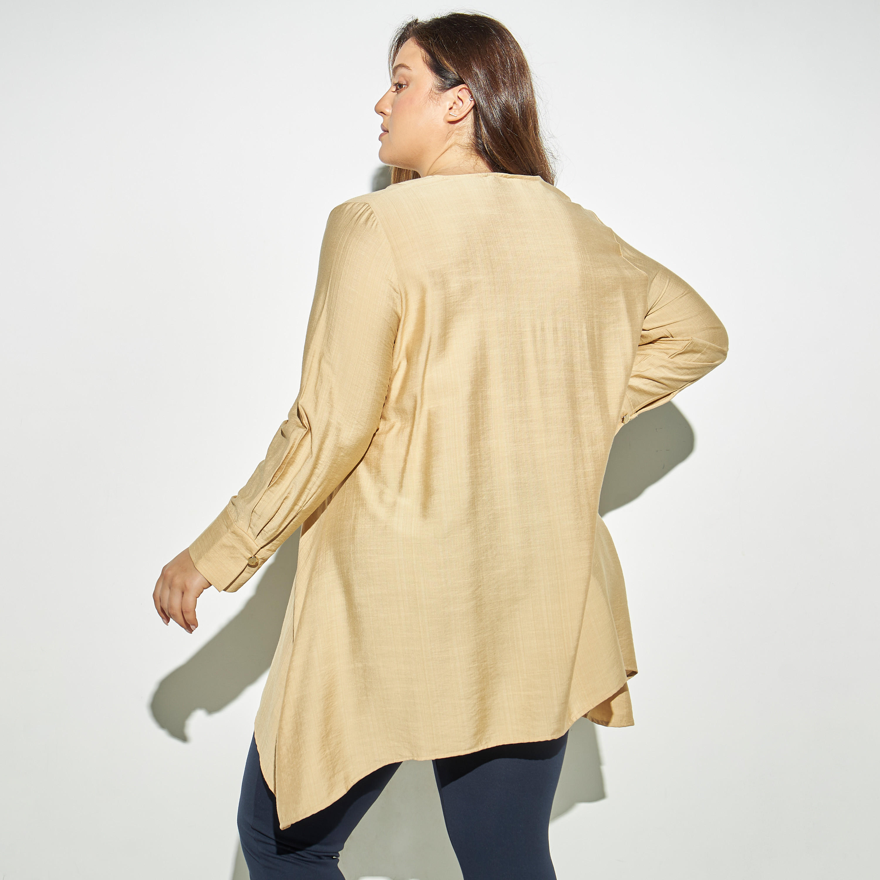بلوزة سادة فضفاضة بياقة V وحافة غير مستوية وأكمام طويلة-women-clothing-shirtsandblouses-blouses-image-3