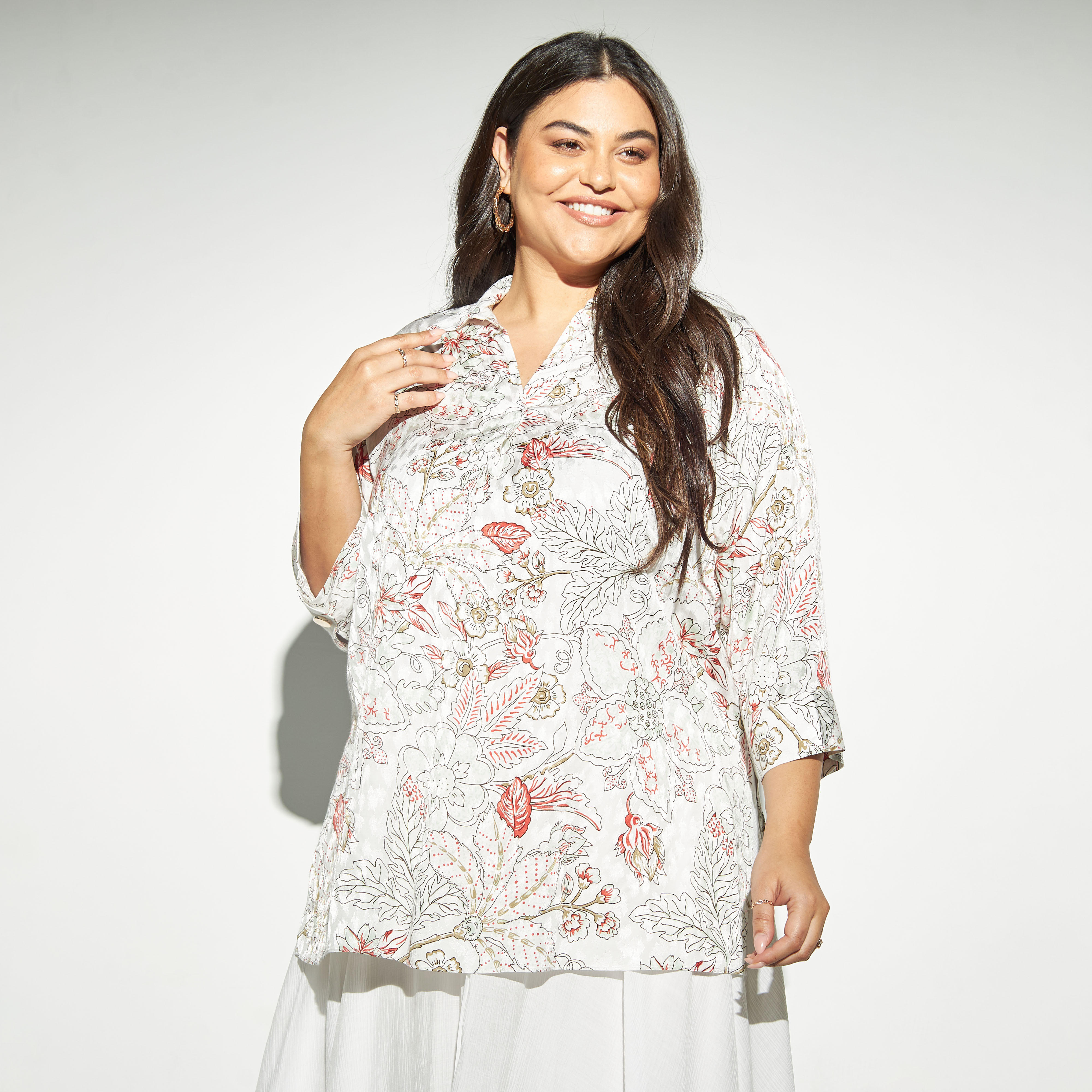 بلوزة ساتان مقاس كبير بأكمام 3/4 بطبعات أزهار-women-clothing-shirtsandblouses-blouses-image-1