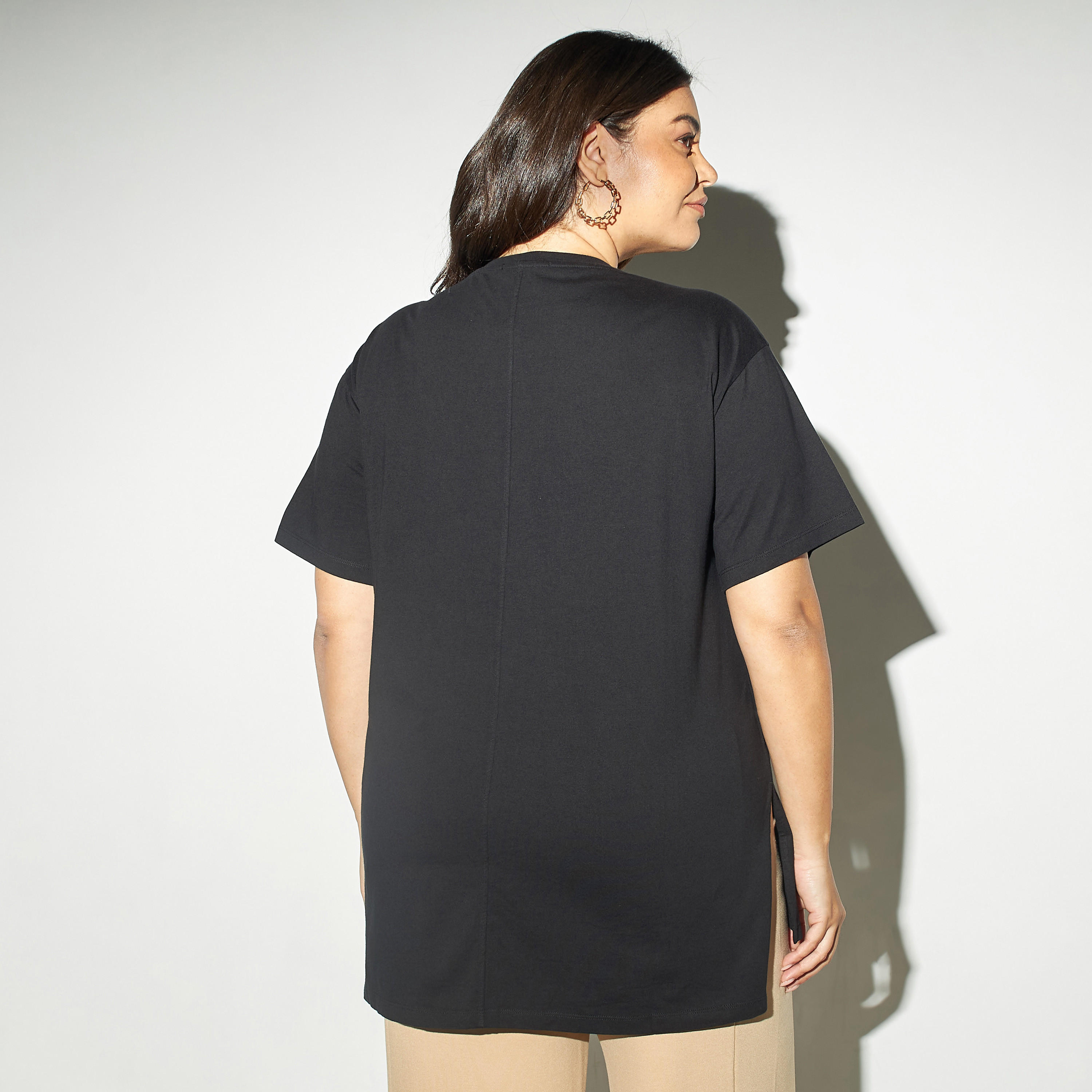 تيشيرت مزيّن بياقة مستديرة وأكمام قصيرة-women-clothing-tshirts-image-3