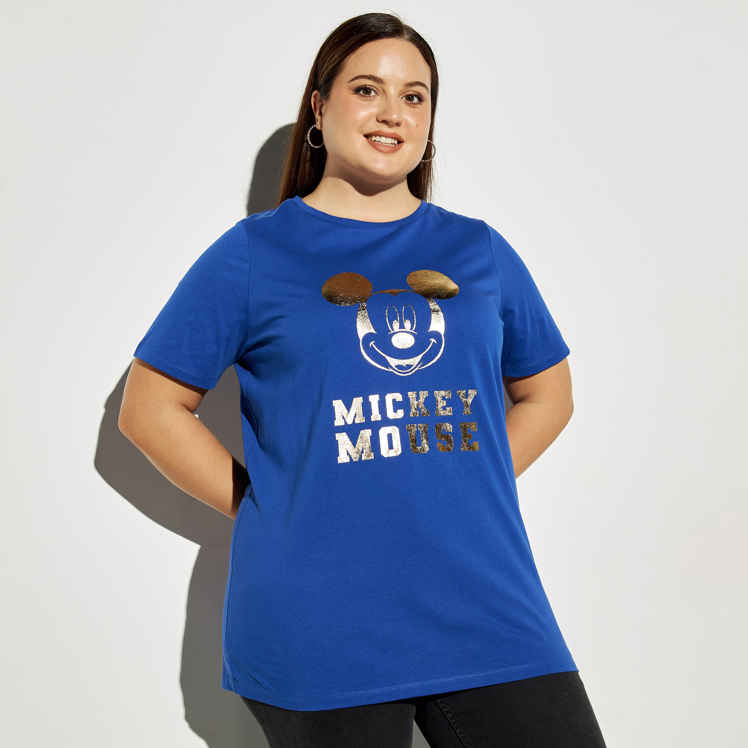 تيشيرت مقاس كبير بياقة مستديرة وطبعات ميكي ماوس-women-clothing-tshirts-image-4