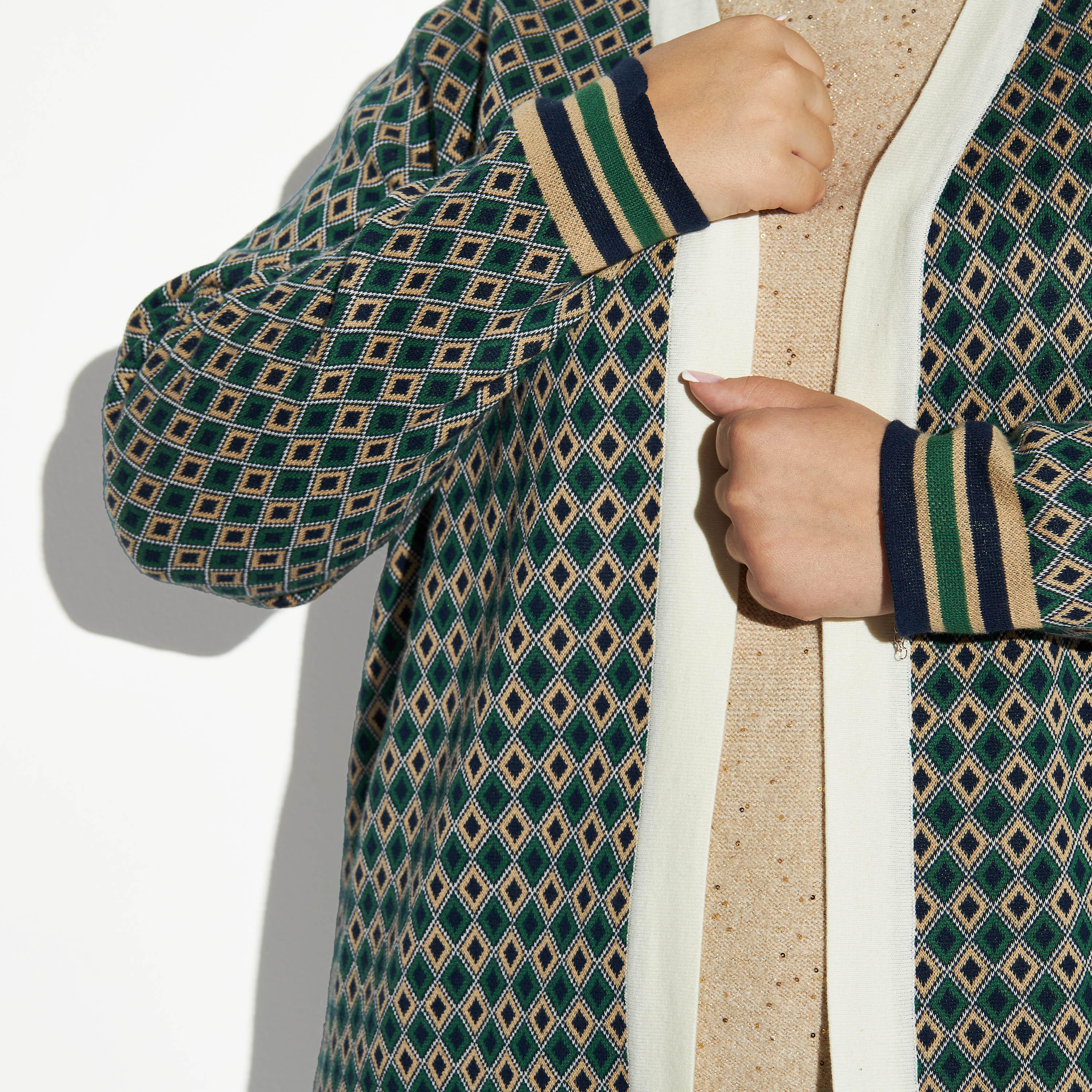 كارديجان بارز الملمس مقاس كبير-women-winterwear-cardigansandjumpers-cardigans-image-1