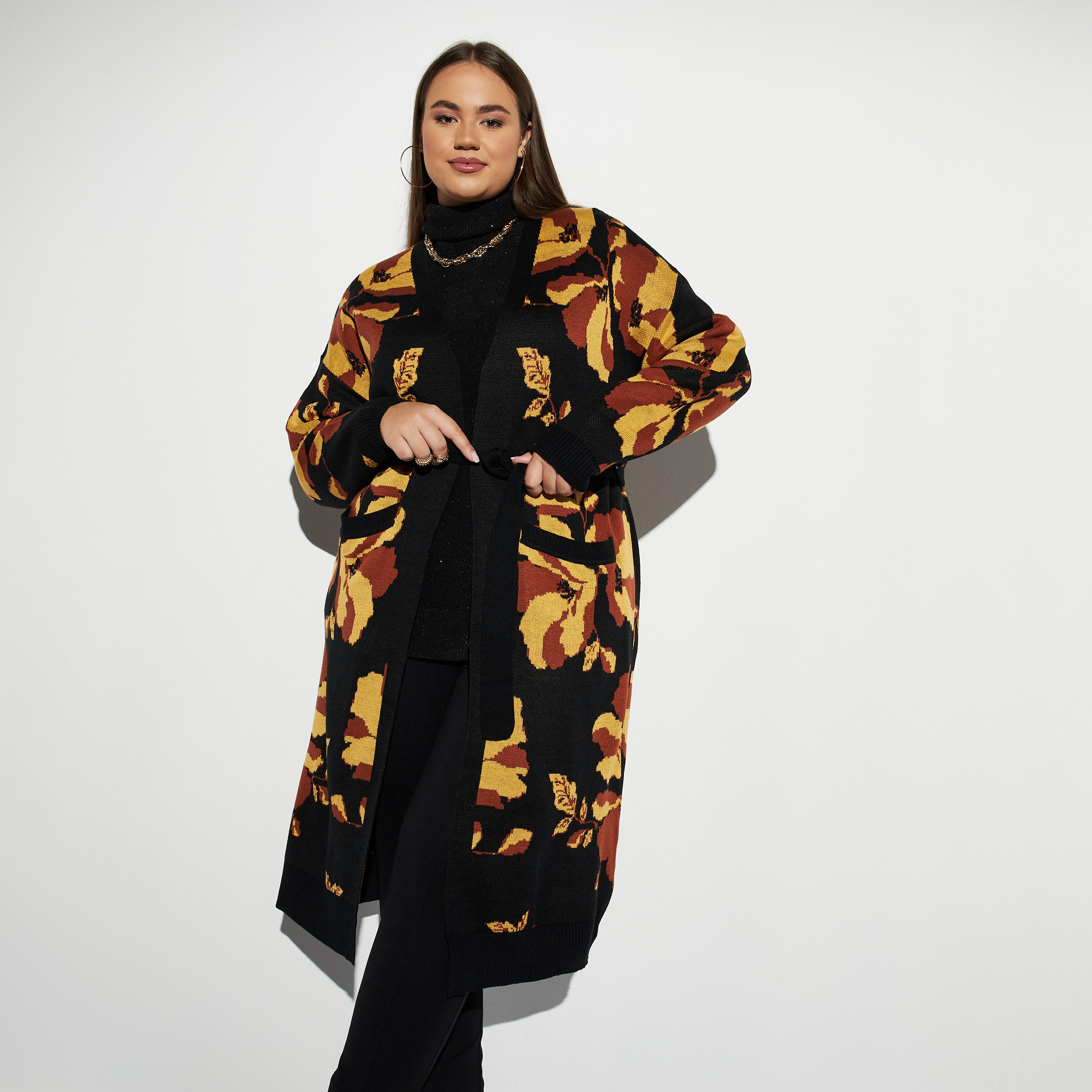 كارديجان بارز الملمس مقاس كبير بتصميم أزهار وجيوب وحزام ربط-women-winterwear-cardigansandjumpers-cardigans-image-1