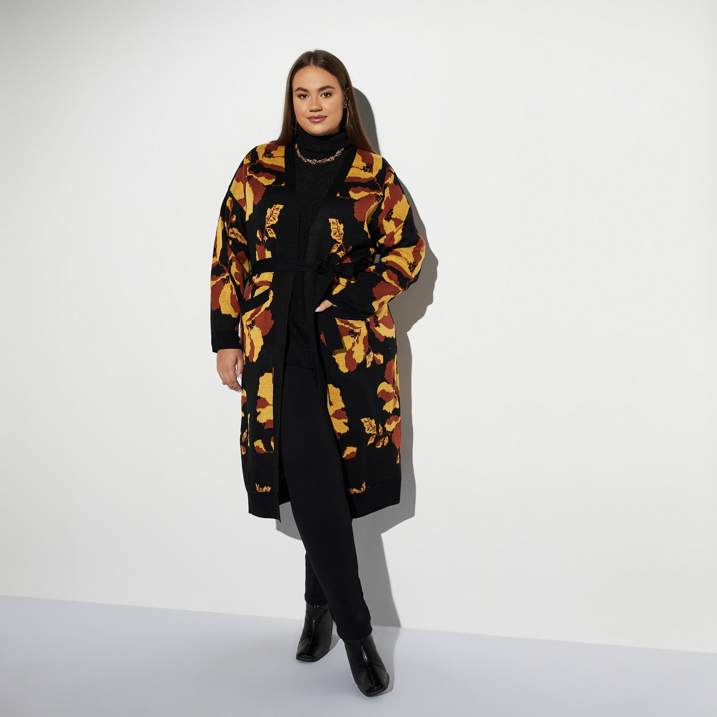 كارديجان بارز الملمس مقاس كبير بتصميم أزهار وجيوب وحزام ربط-women-winterwear-cardigansandjumpers-cardigans-image-2