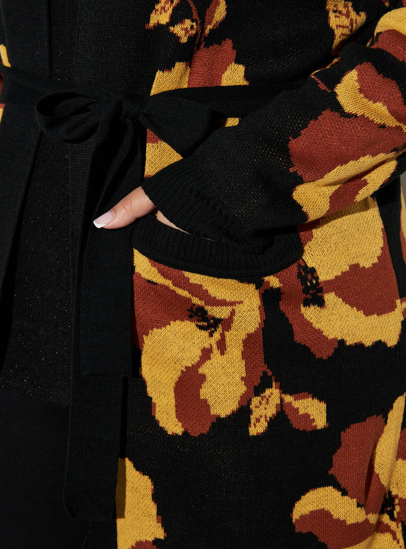كارديجان بارز الملمس مقاس كبير بتصميم أزهار وجيوب وحزام ربط-women-winterwear-cardigansandjumpers-cardigans-image-4