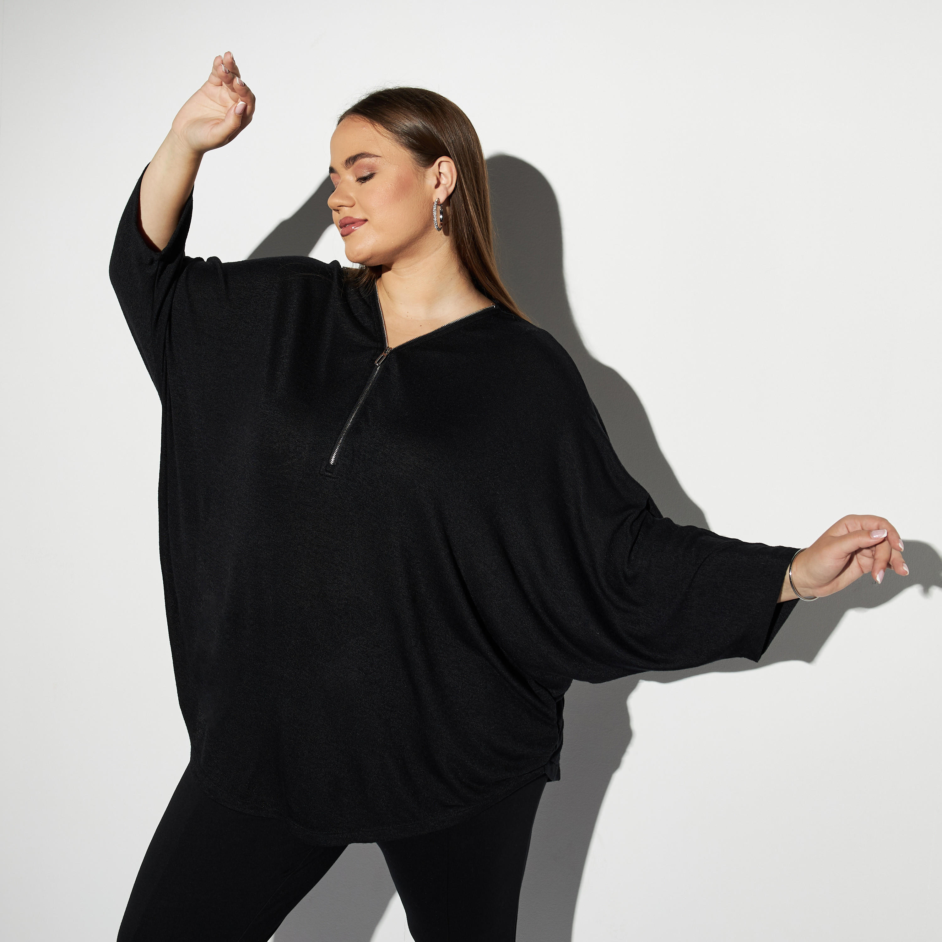 بلوزة مقاس كبير بأكمام بشكل فراشة وسحّاب إغلاق-women-clothing-tshirts-image-1