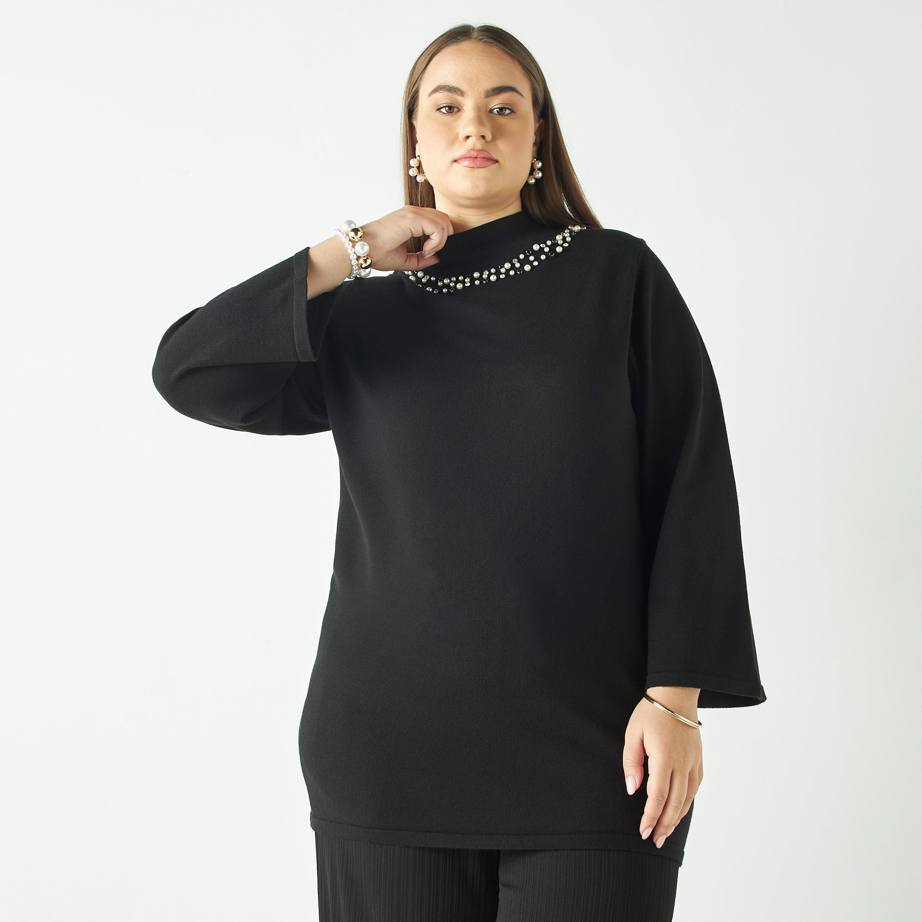كنزة مزيّنة بياقة عالية وأكمام واسعة-women-winterwear-cardigansandjumpers-cardigans-image-1