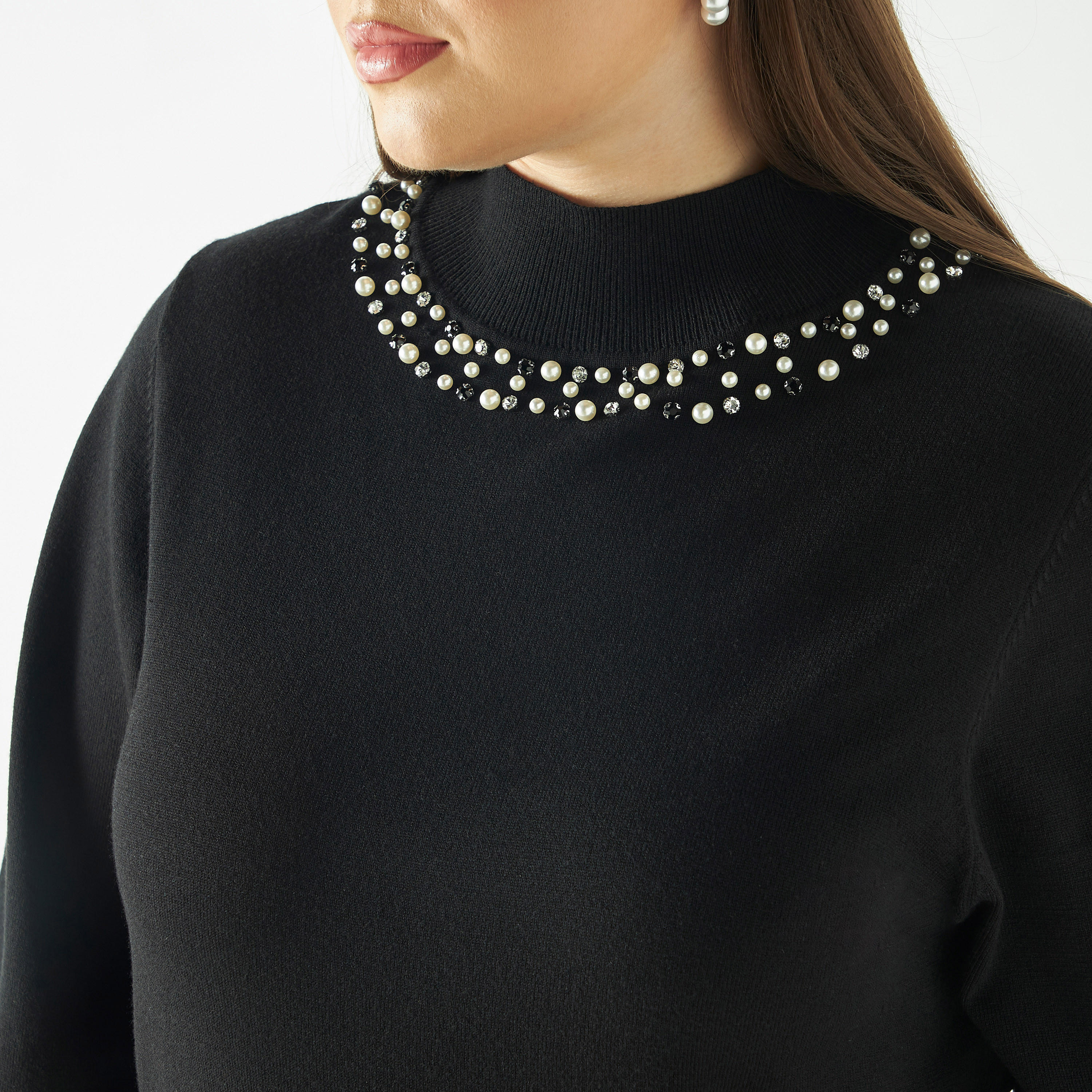 كنزة مزيّنة بياقة عالية وأكمام واسعة-women-winterwear-cardigansandjumpers-cardigans-image-4