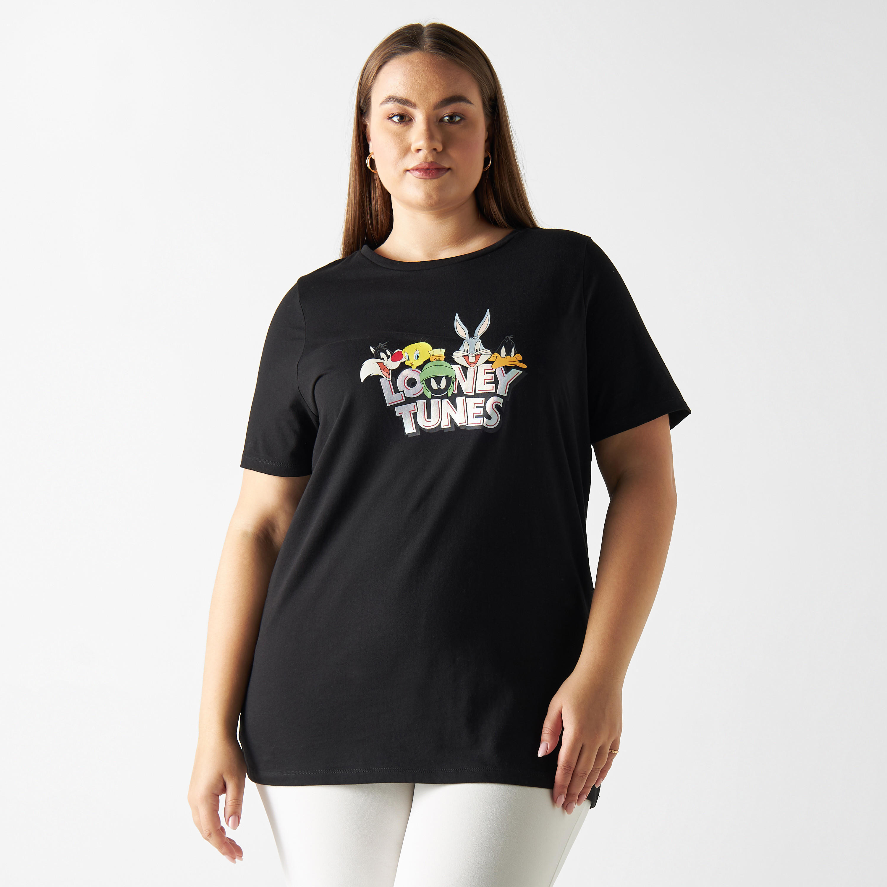 تيشيرت مقاس كبير بأكمام قصيرة وطبعات لوني تيونز-women-clothing-tshirts-image-1