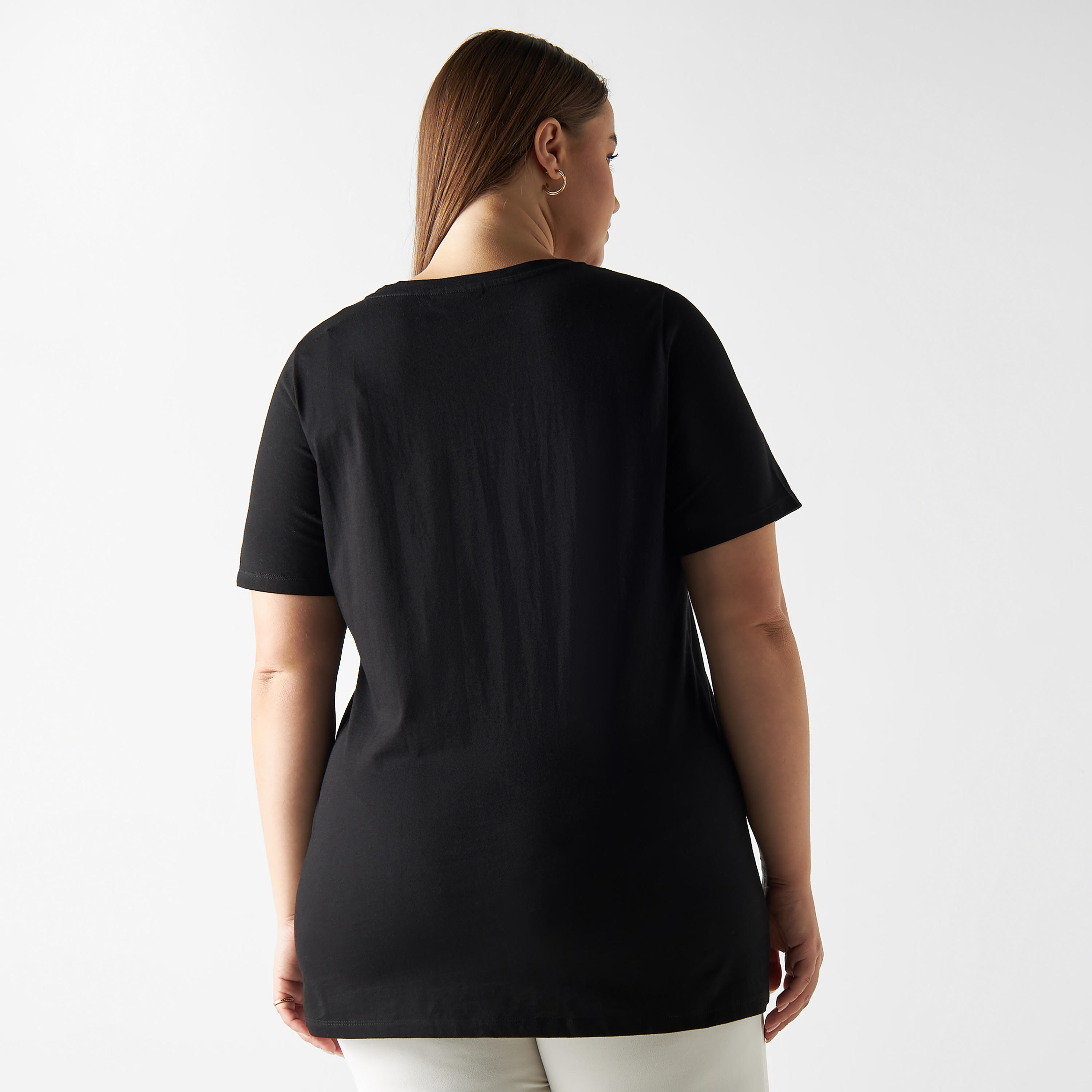 تيشيرت مقاس كبير بأكمام قصيرة وطبعات لوني تيونز-women-clothing-tshirts-image-3
