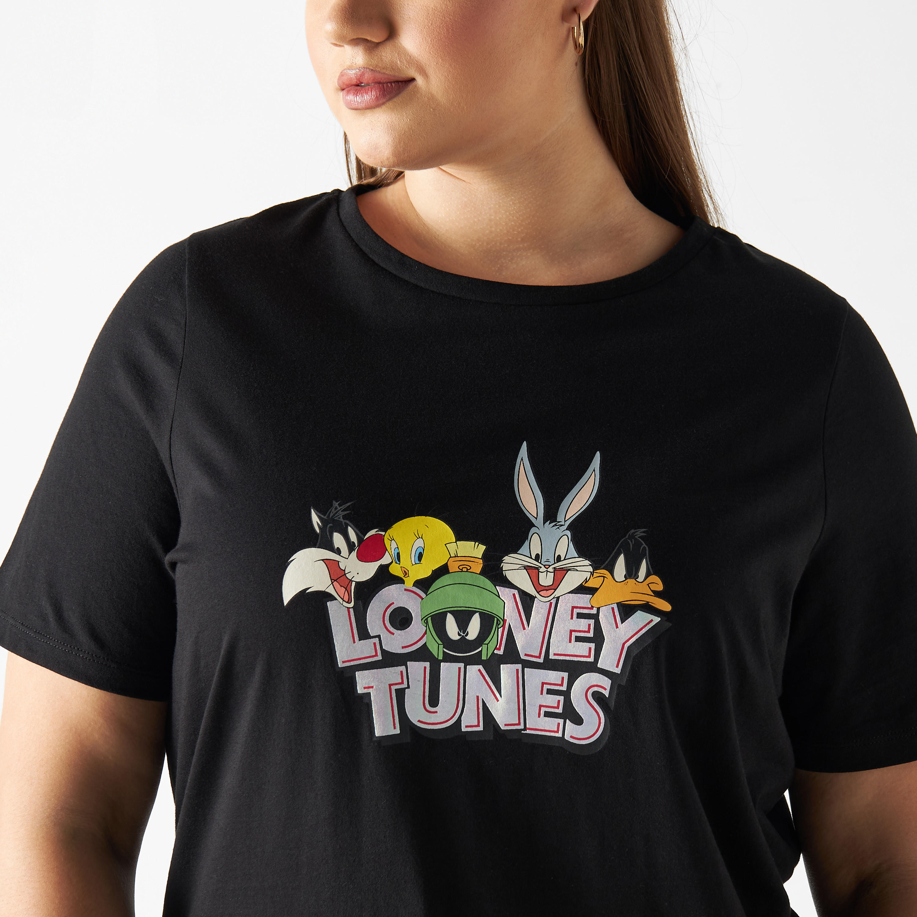 تيشيرت مقاس كبير بأكمام قصيرة وطبعات لوني تيونز-women-clothing-tshirts-image-4