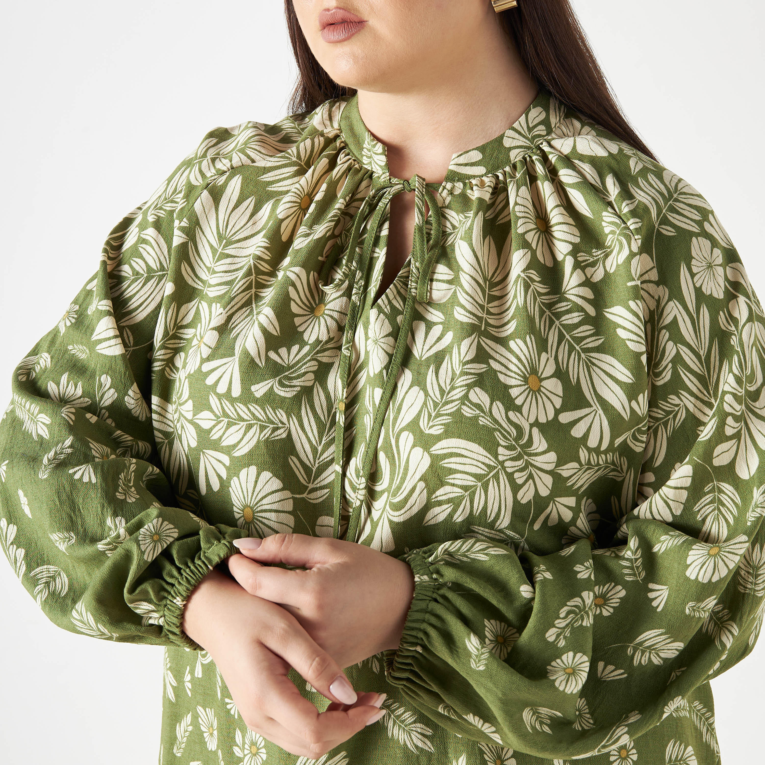 بلوزة مقاس كبير بأكمام منفوخة وطبعات أزهار وأربطة-women-clothing-shirtsandblouses-blouses-image-4