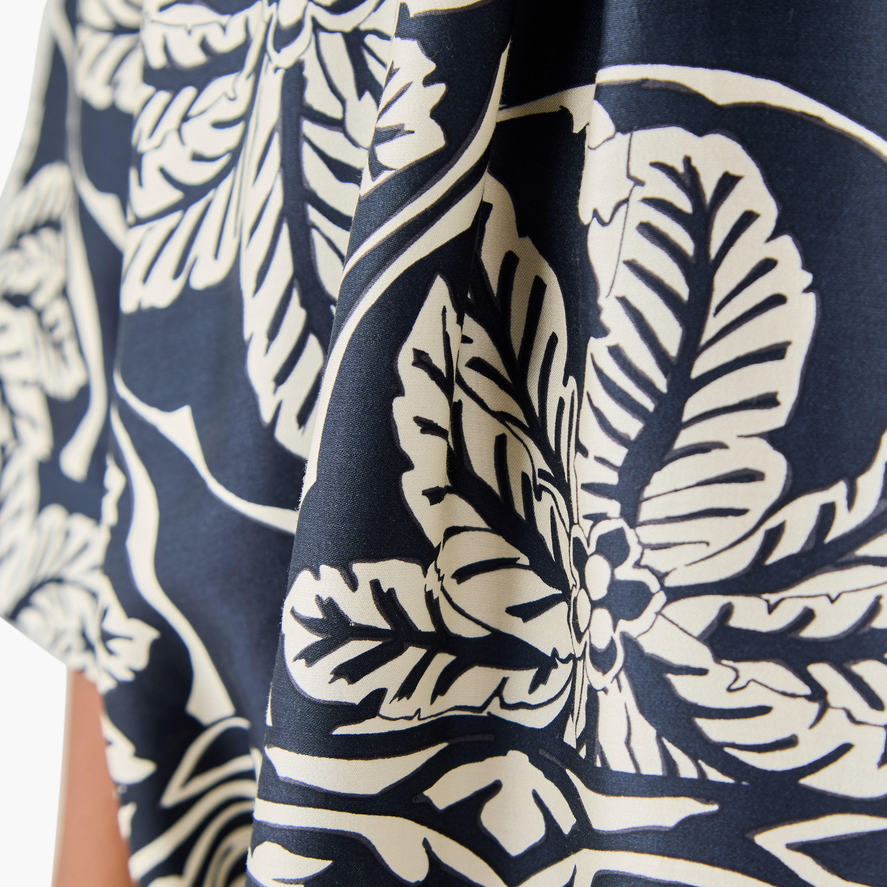 بلوزة مقاس كبير بطبعات وياقة V وأكمام 3/4 من أولا بوبكن-women-clothing-shirtsandblouses-blouses-image-1