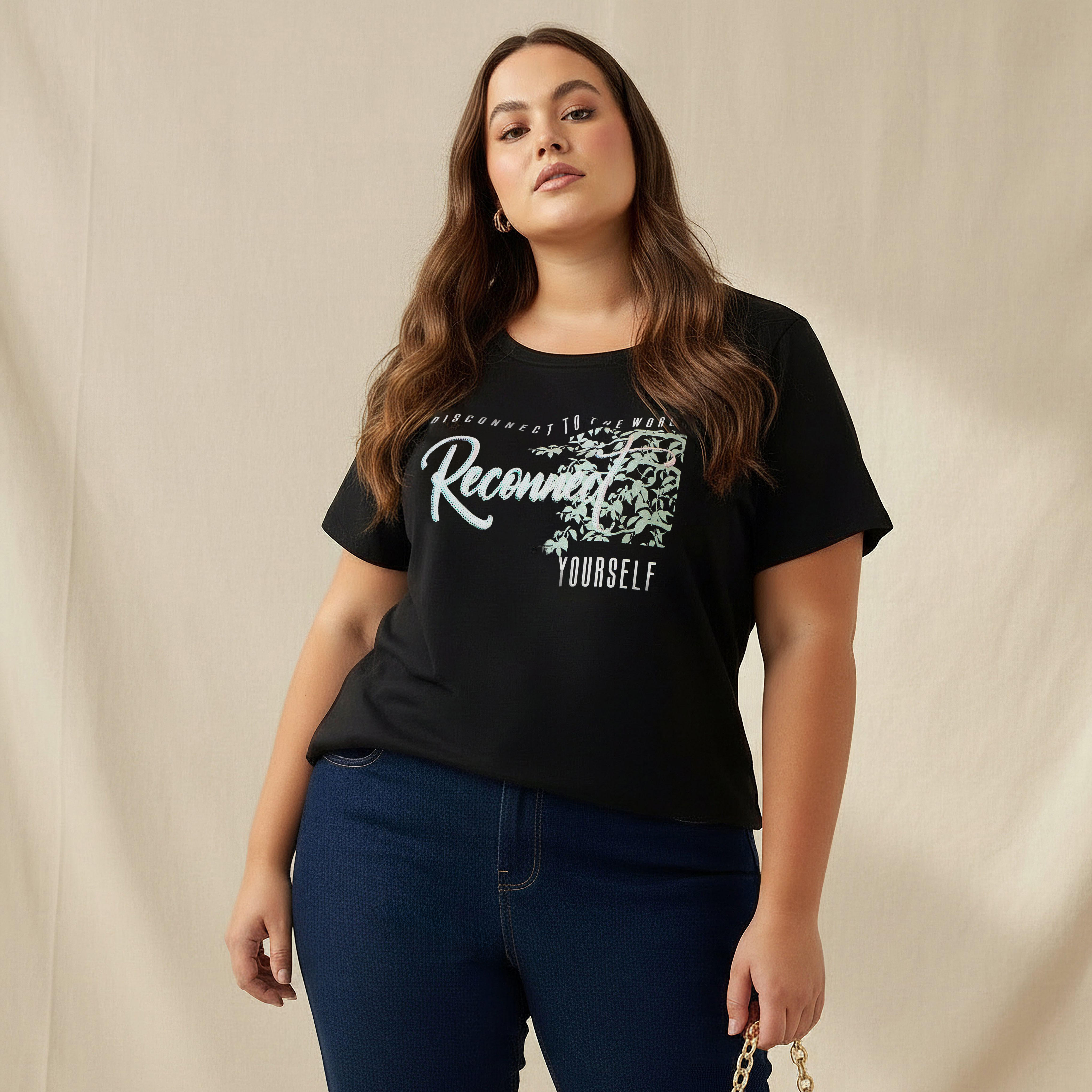 تيشيرت بقصة مريحة وطبعات جرافيك من أولا بوبكين-women-clothing-tshirts-image-1