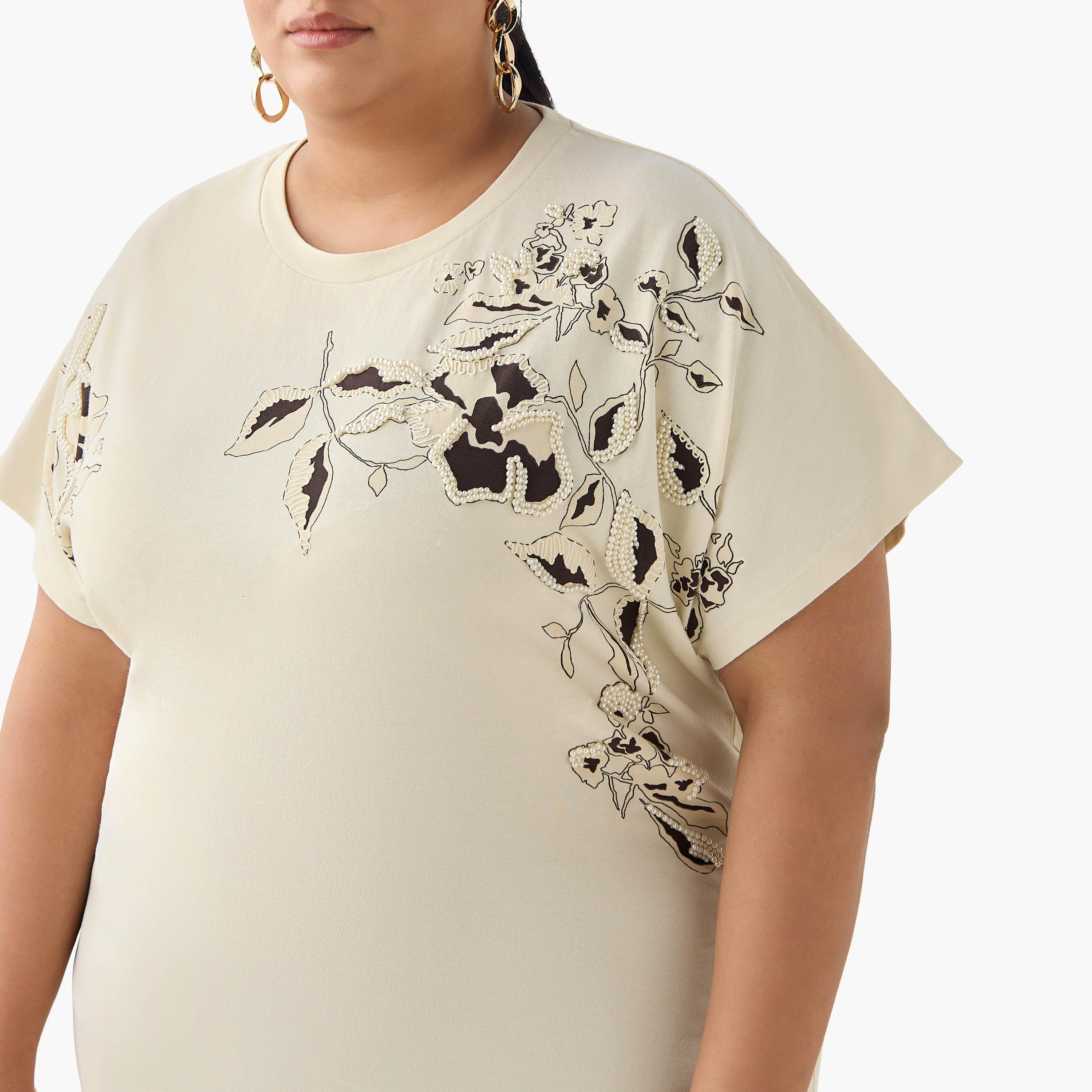 تيشيرت بقصّة مريحة بتفاصيل مزيّنة زهرية من أولا بوبكن-women-clothing-tshirts-image-7