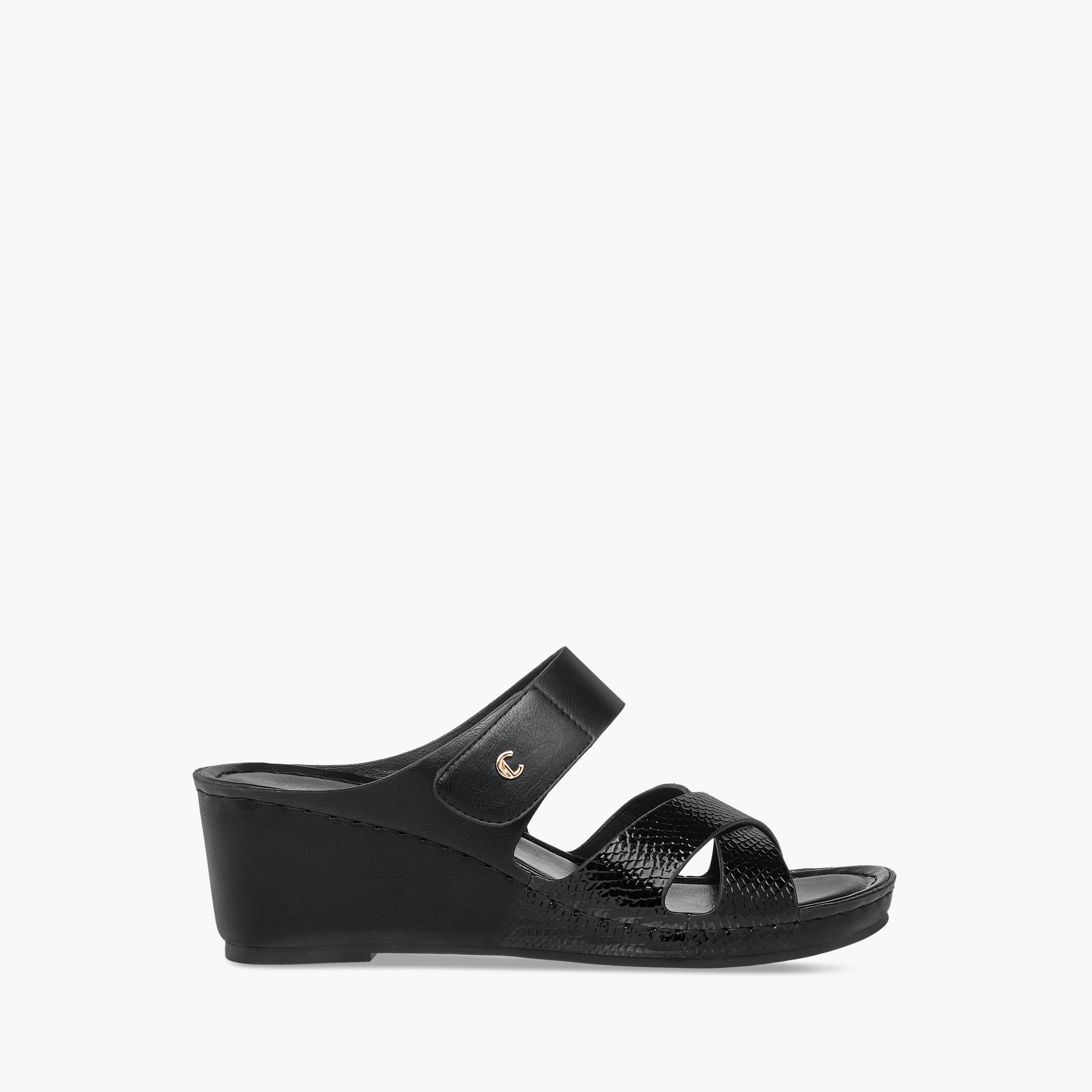 صندل مريح سهل الارتداء بحزام متقاطع وكعب ويدج من لو كونفورت-women-shoes-sandals-heeled-image-3