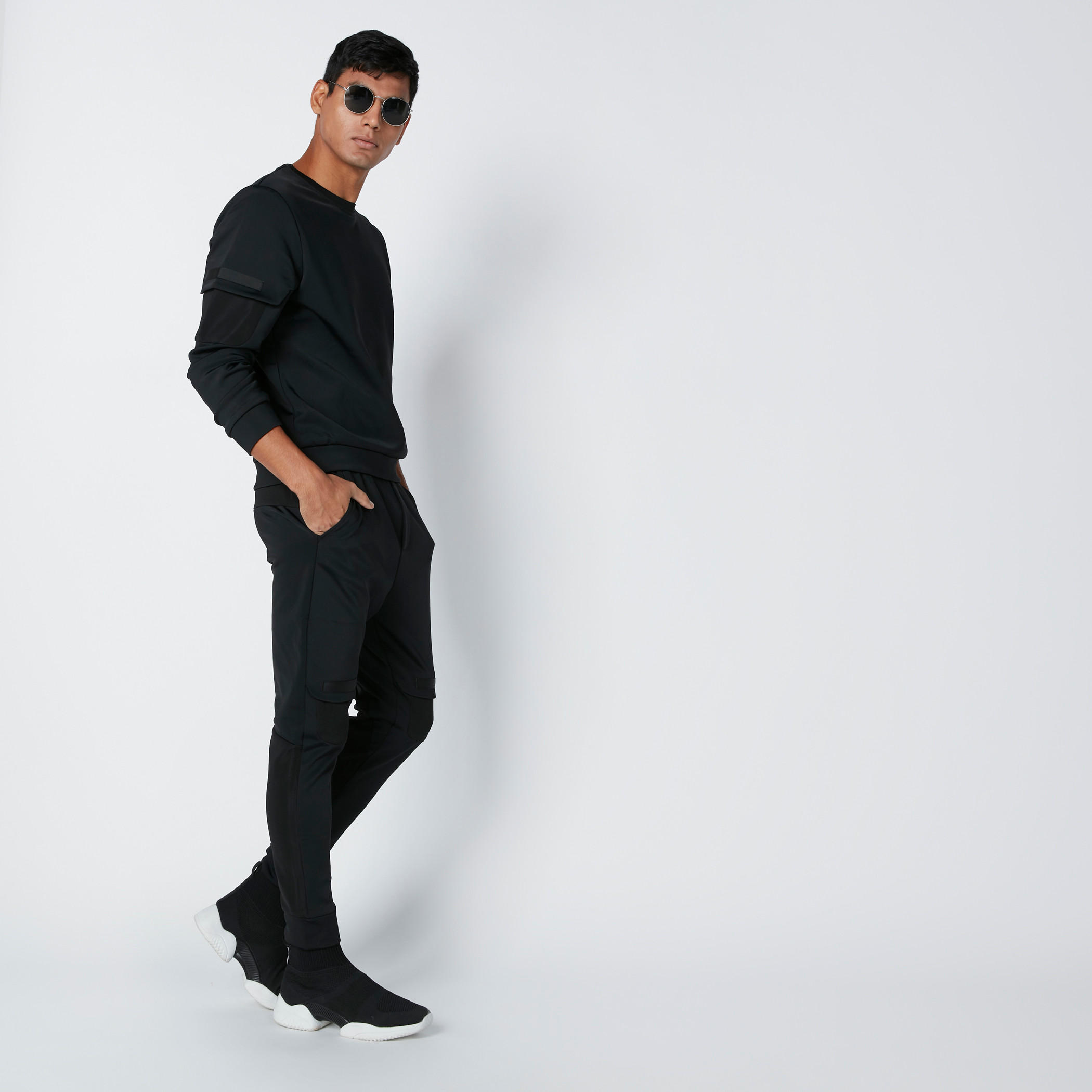 بنطال رياضي بخصر مطّاطي وجيوب-men-clothing-bottoms-joggers-image-3