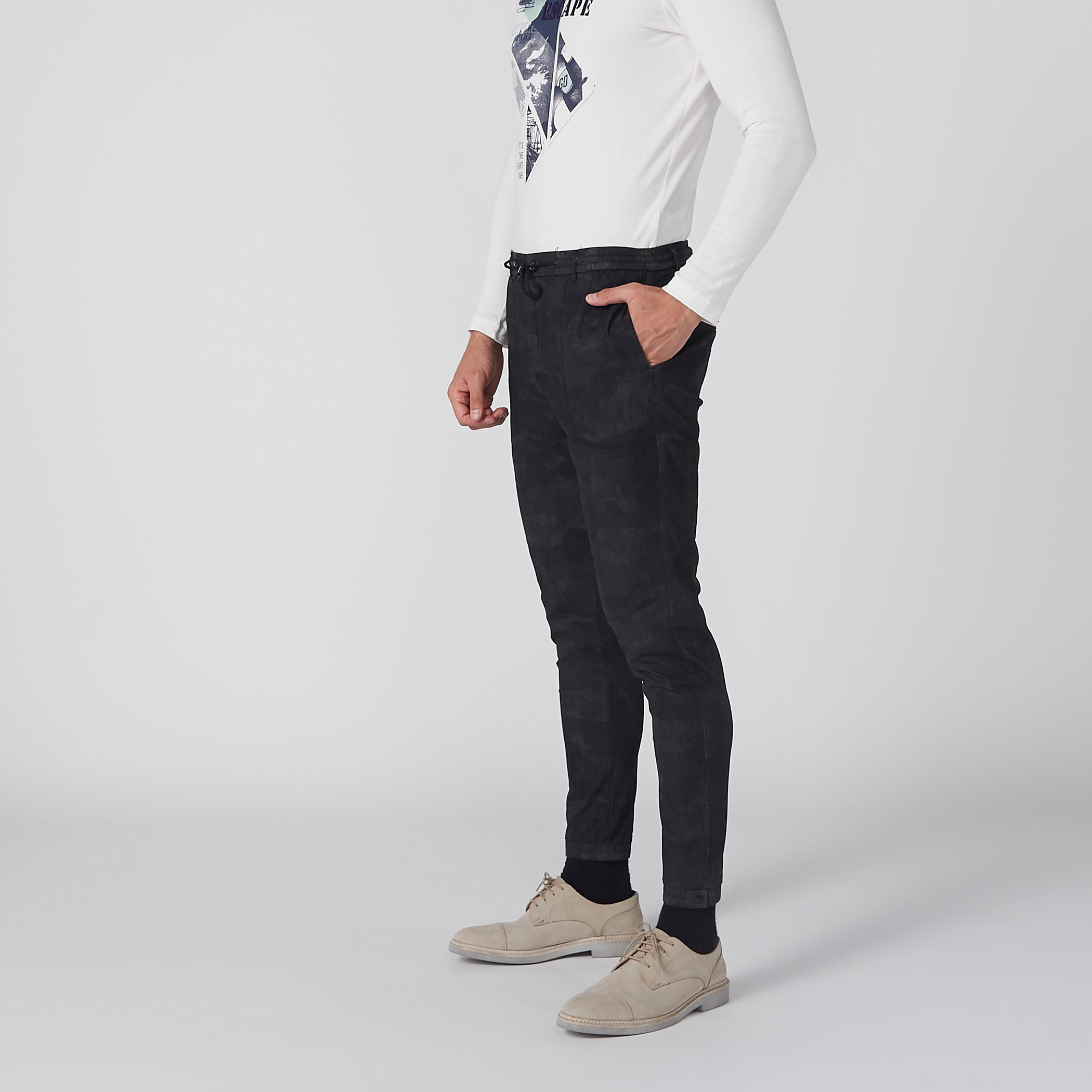 بنطال بجيوب وطبعات مموّهة-men-clothing-bottoms-trousersandchinos-trousers-image-3