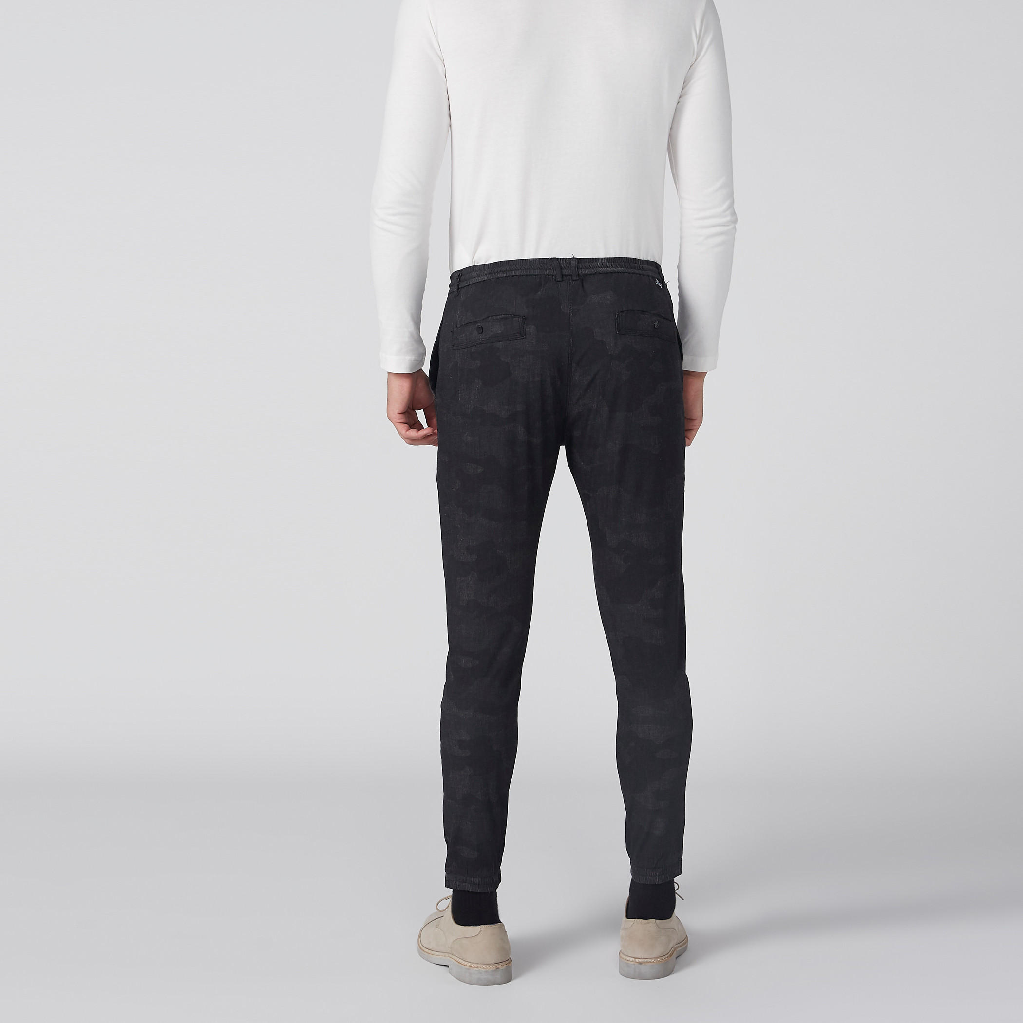 بنطال بجيوب وطبعات مموّهة-men-clothing-bottoms-trousersandchinos-trousers-image-4