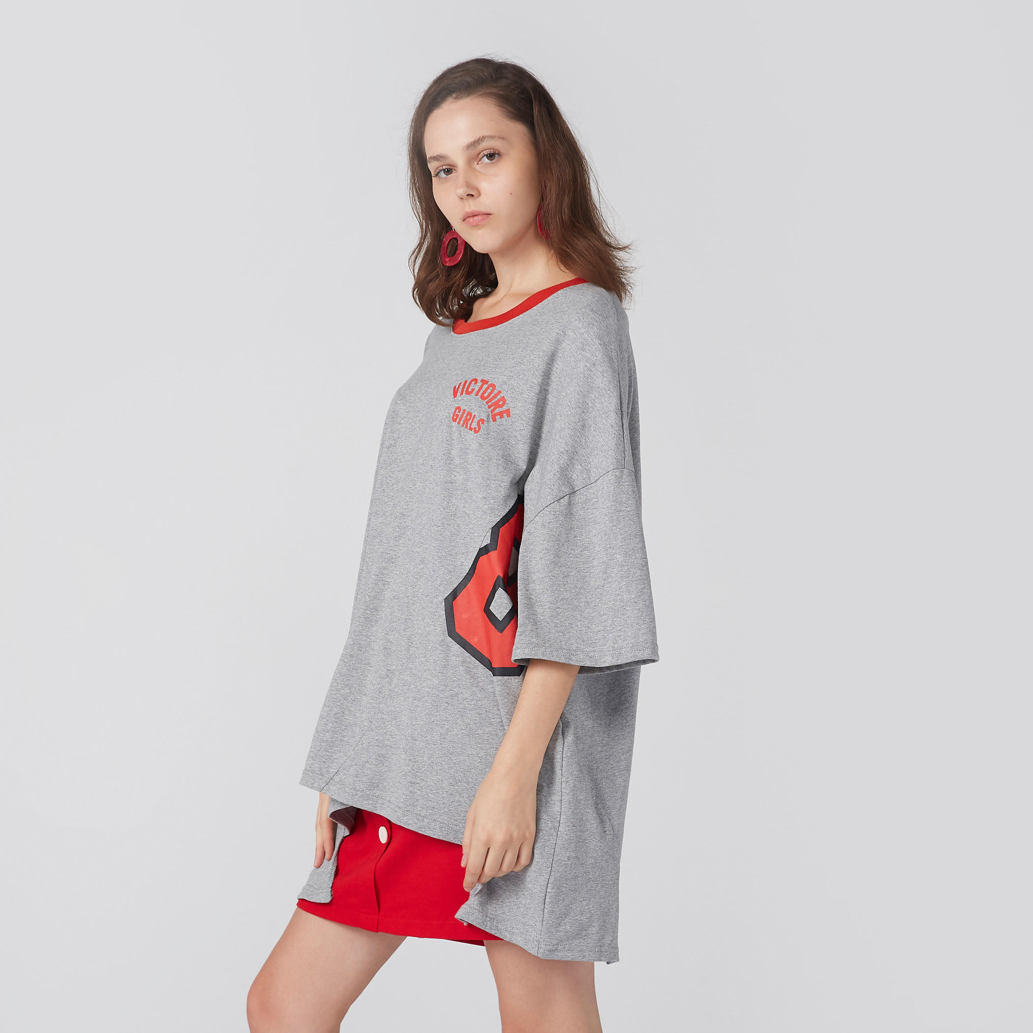 تيشيرت فضفاض بياقة مستديرة وأكمام واسعة وطبعات-women-clothing-tshirts-image-3