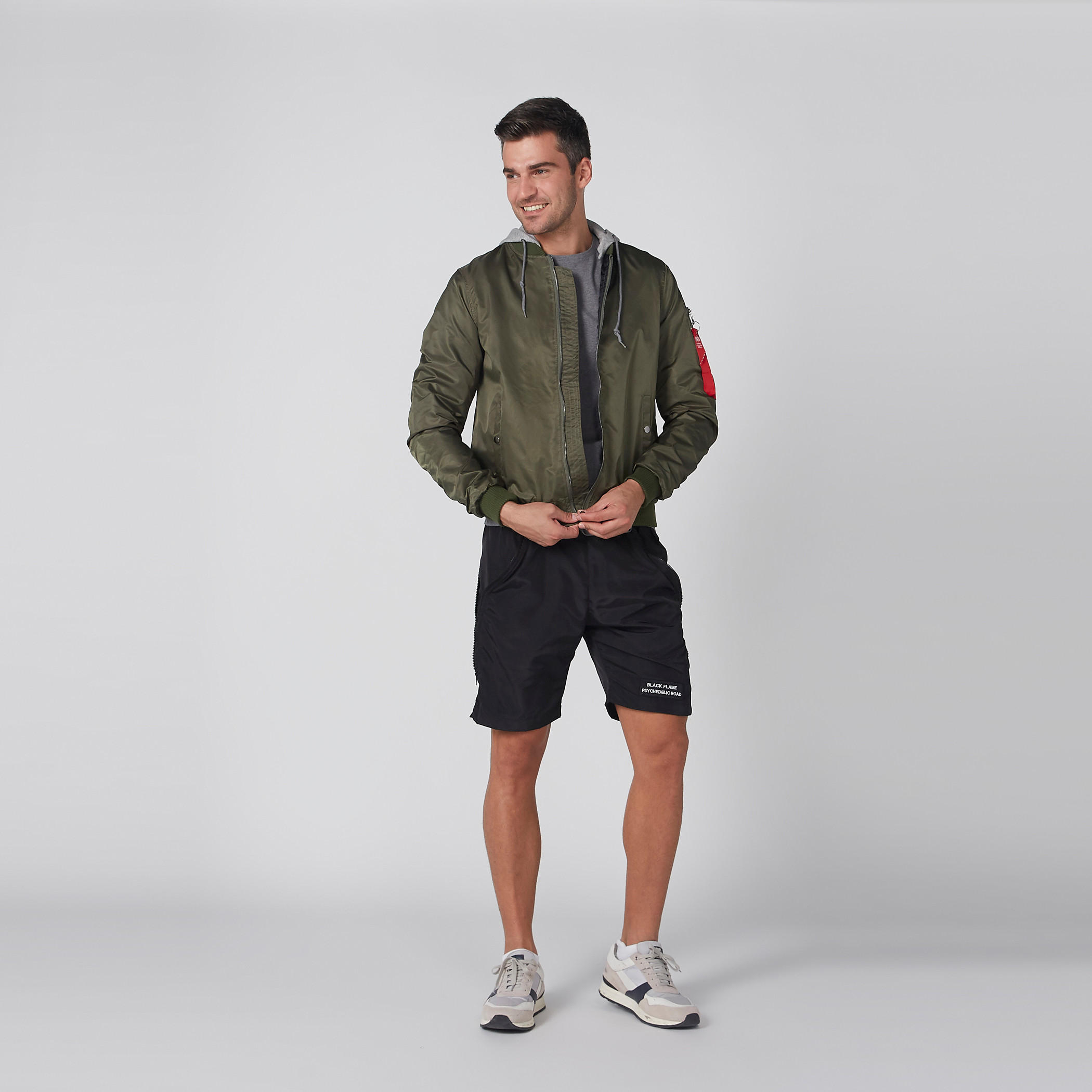 شورت برباط وسحّاب خلفي وجيوب-men-clothing-bottoms-shorts-image-2
