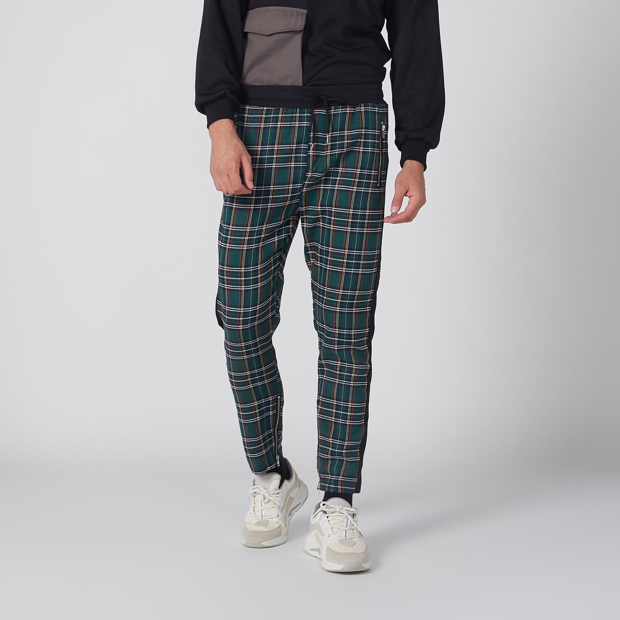 بنطال كاروهات بخصر مطّاطي وجيوب-men-clothing-bottoms-trousersandchinos-trousers-image-1