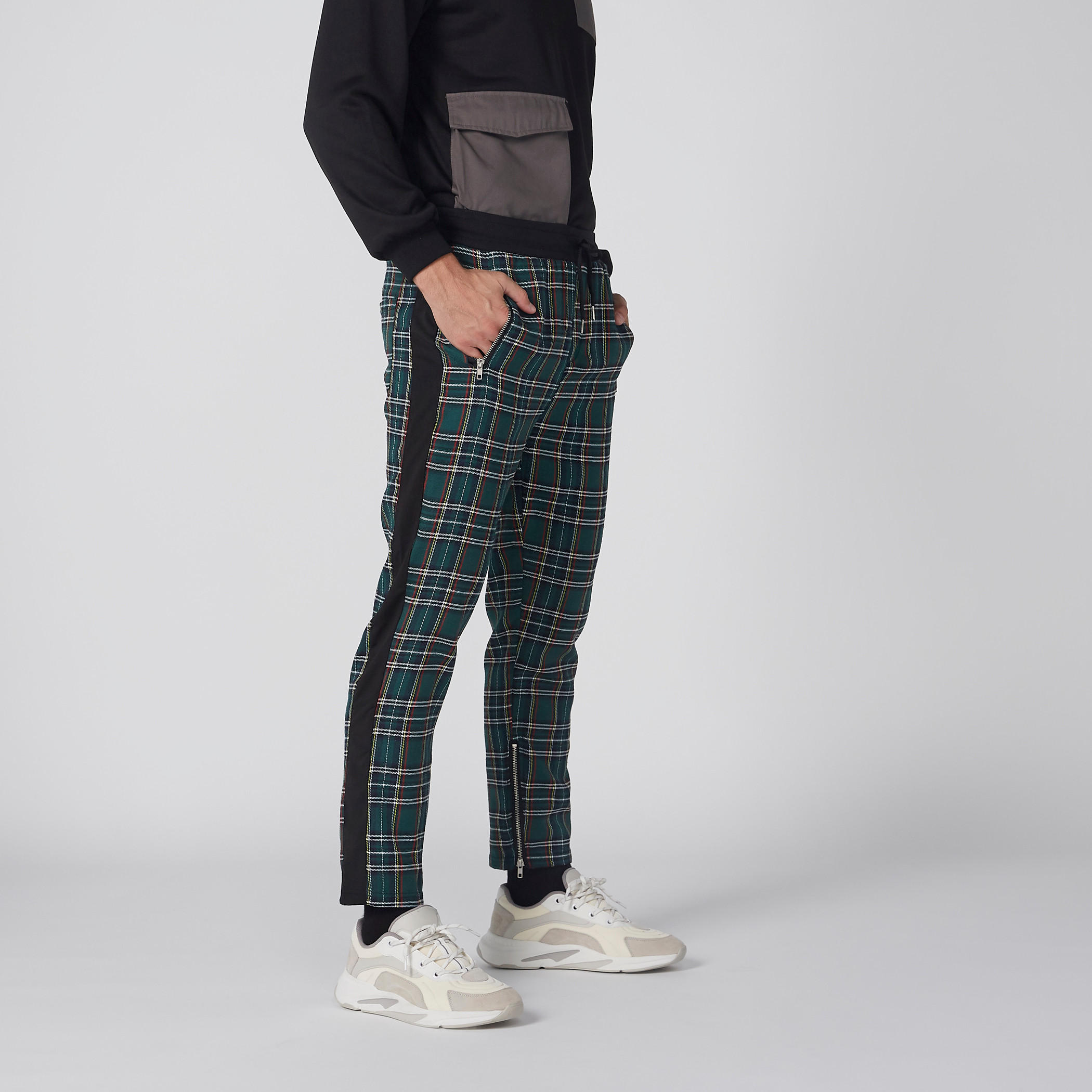 بنطال كاروهات بخصر مطّاطي وجيوب-men-clothing-bottoms-trousersandchinos-trousers-image-3