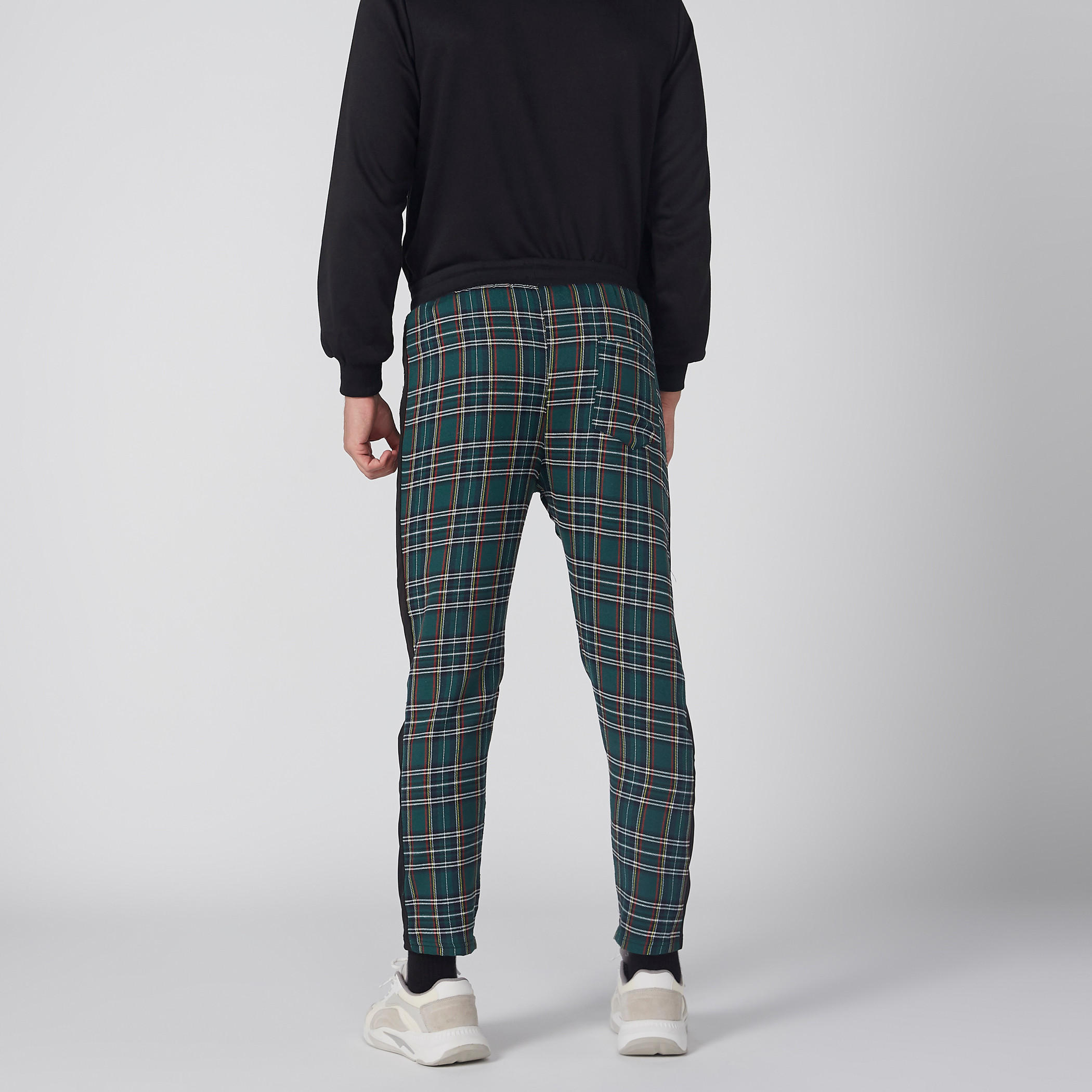 بنطال كاروهات بخصر مطّاطي وجيوب-men-clothing-bottoms-trousersandchinos-trousers-image-4
