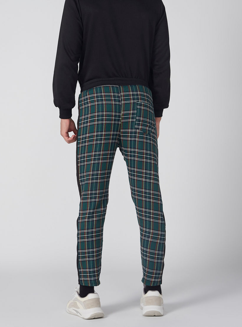 بنطال كاروهات بخصر مطّاطي وجيوب-men-clothing-bottoms-trousersandchinos-trousers-image-4
