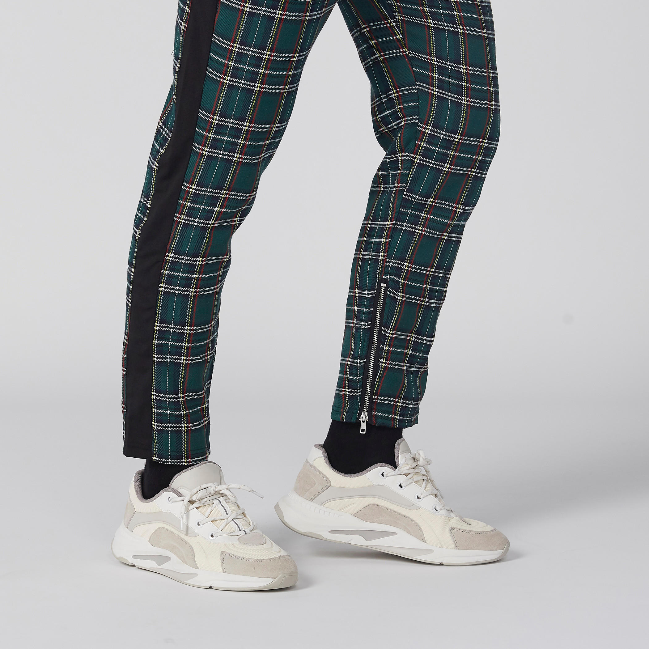 بنطال كاروهات بخصر مطّاطي وجيوب-men-clothing-bottoms-trousersandchinos-trousers-image-5