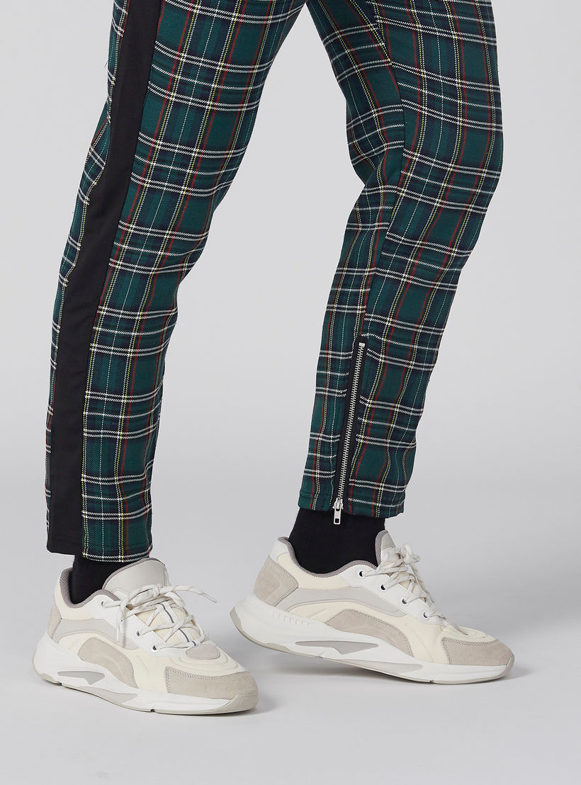بنطال كاروهات بخصر مطّاطي وجيوب-men-clothing-bottoms-trousersandchinos-trousers-image-5